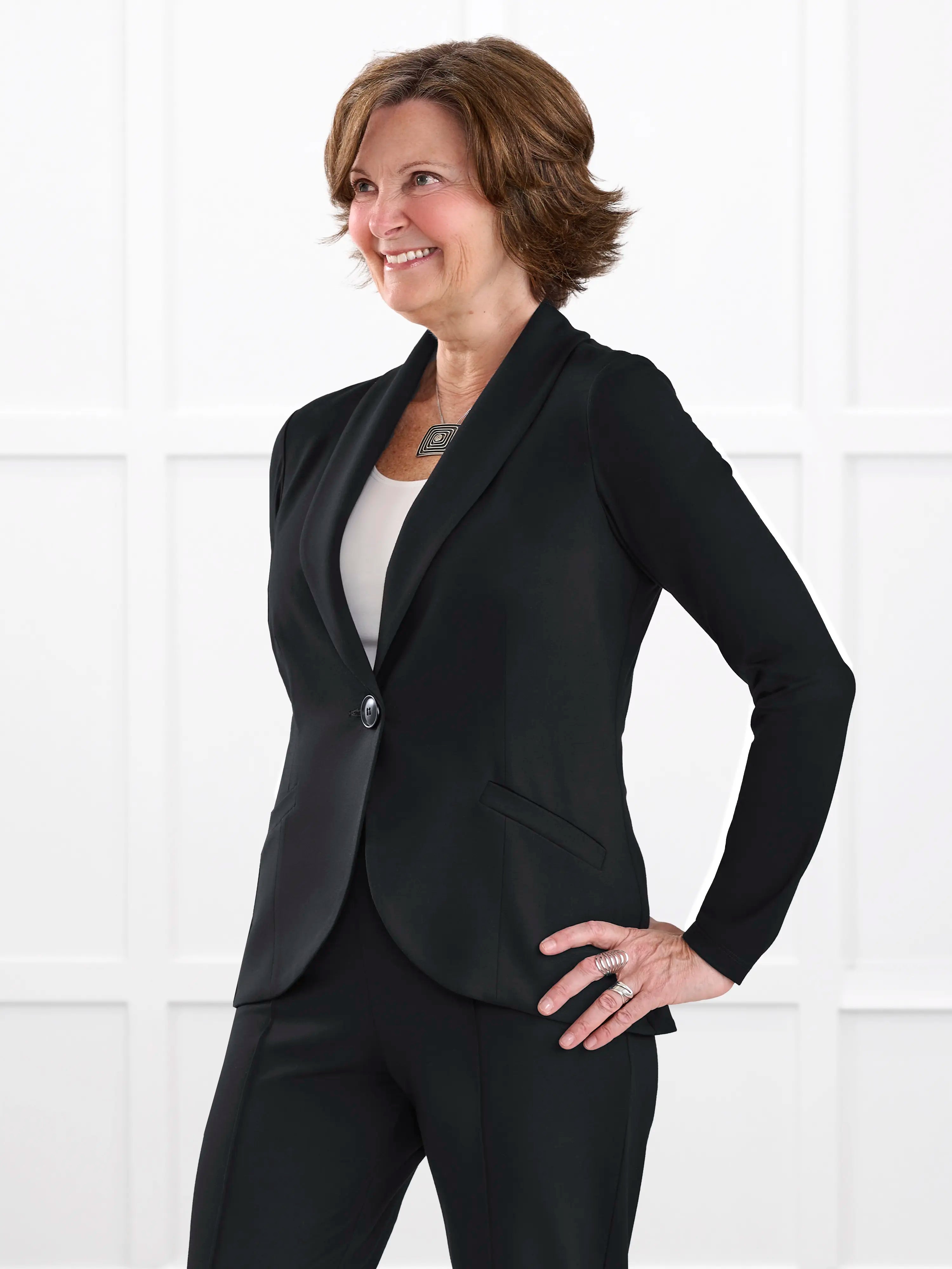 Emily soft blazer blazer for women in black on model Donna, size S regular @Donna-S-regular 