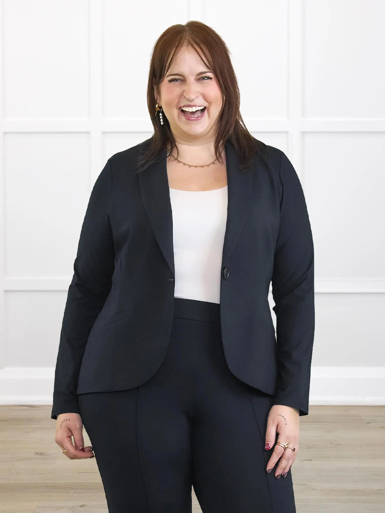 Emily soft stretchy blazer 00 in Black on model Kaitlin, size XXL Regular @Kaitlin-XXL-regular 