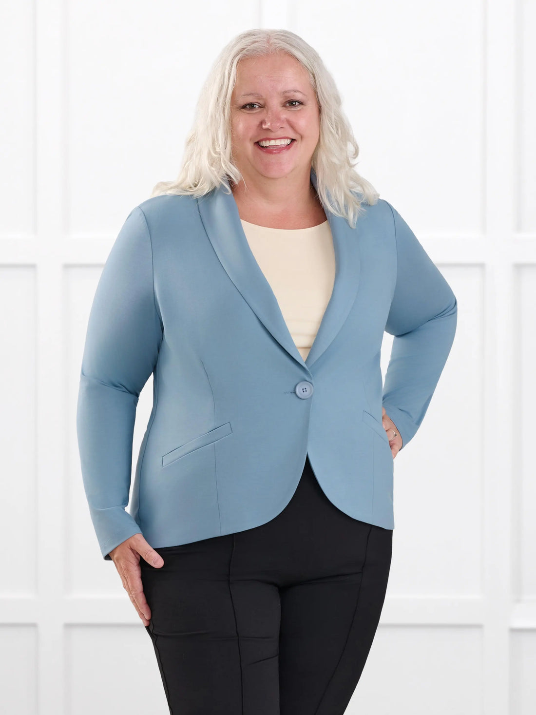 Emily soft stretchy blazer for women in Steel blue on model Colleen, size XXL Petite @Colleen-XXL-petite 