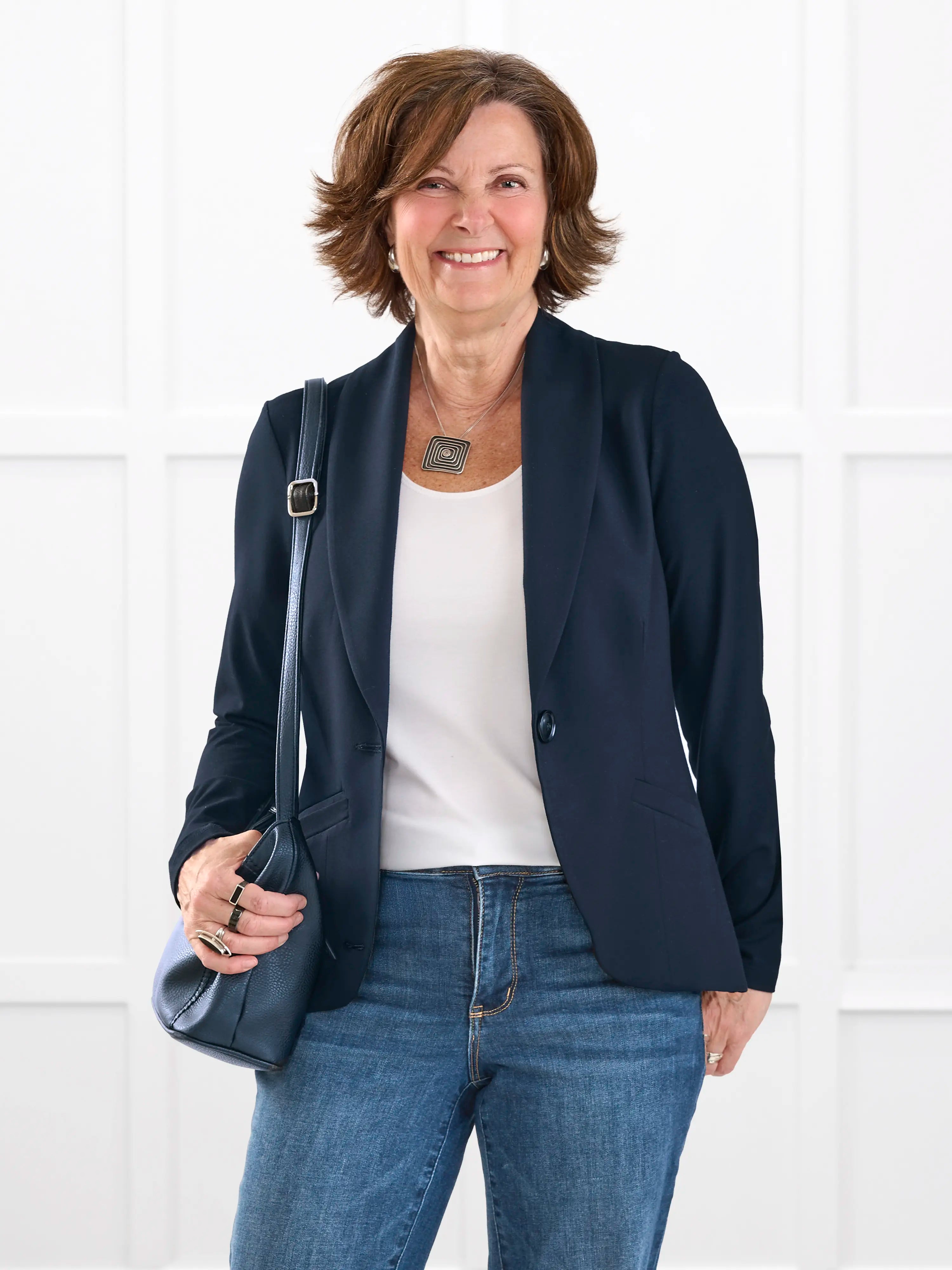 Emily soft blazer blazer for women in navy on model Donna, size S regular @Donna-S-regular 