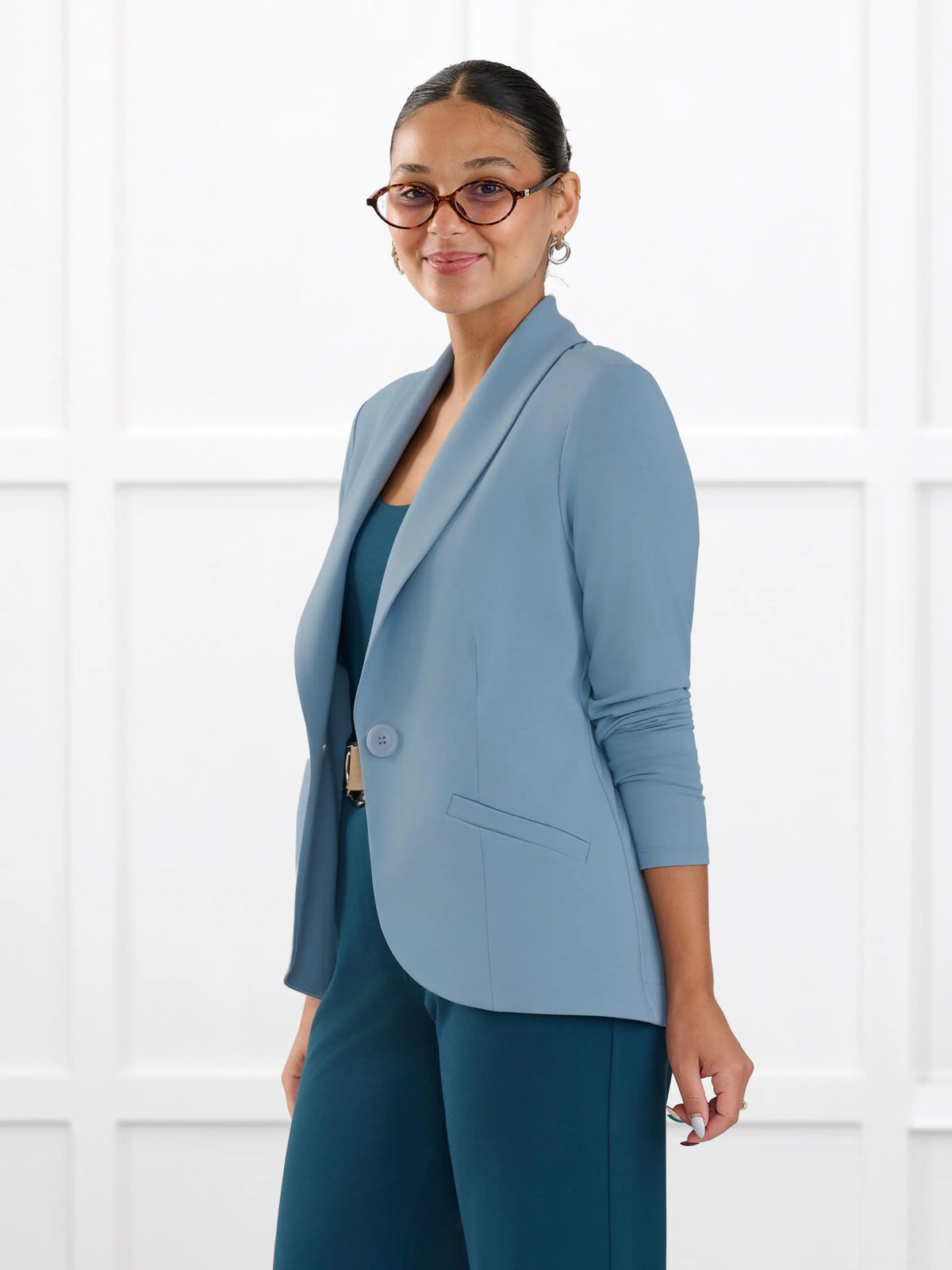 Emily soft stretchy blazer for women in Steel blue on model Meron, size XS Regular @Meron-XS-regular 