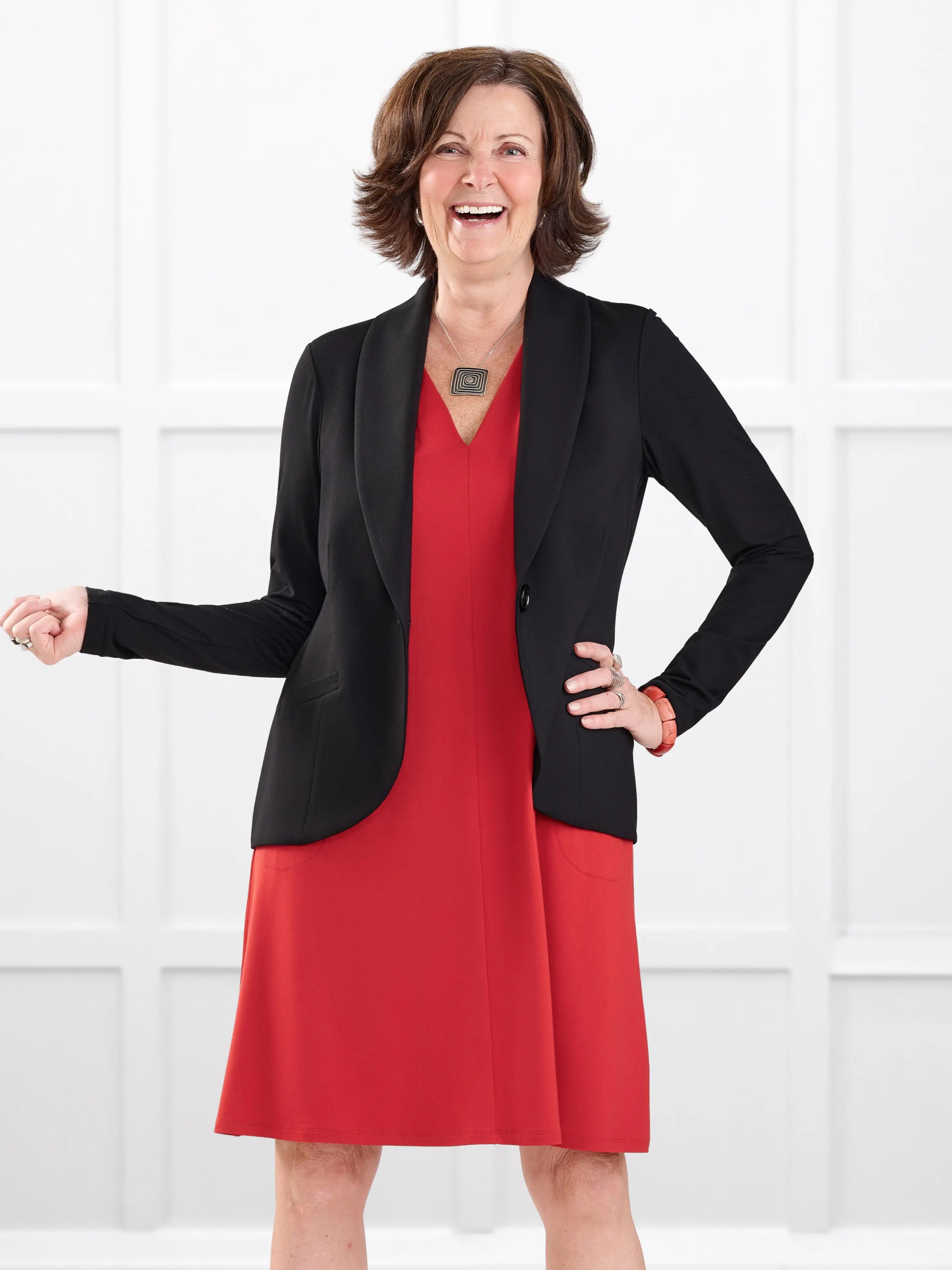 Emily soft blazer blazer for women in black on model Donna, size S regular @Donna-S-regular 