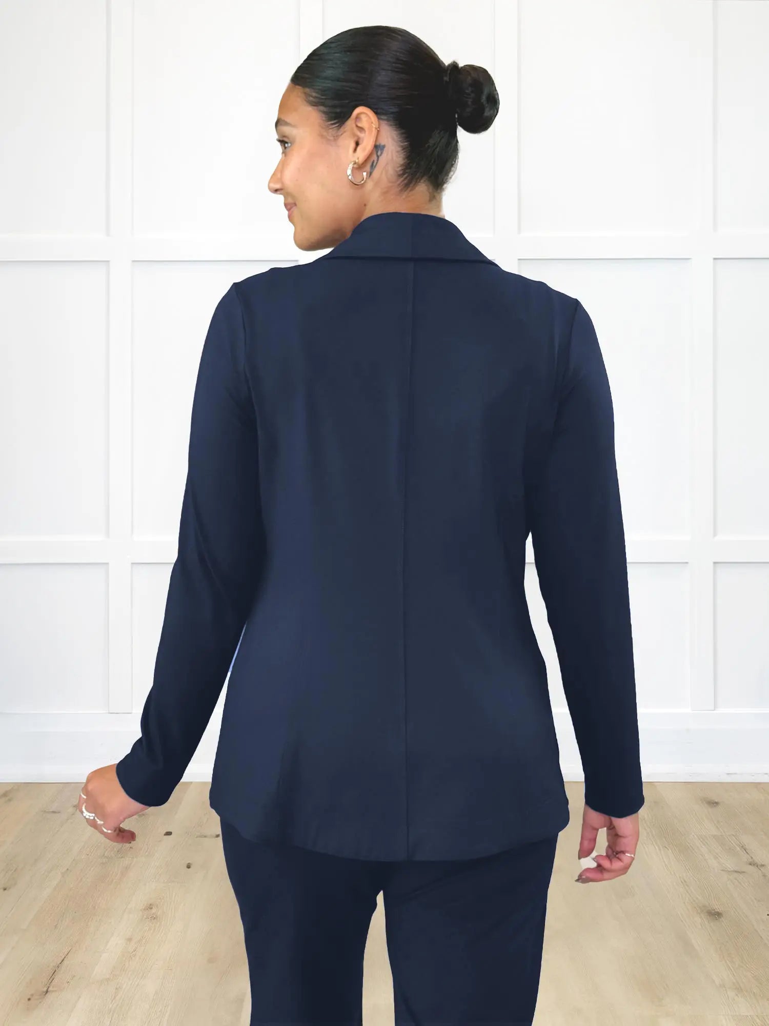 Emily soft blazer blazer for women in navy on model Meron, size XS regular @Meron-XS-regular 
