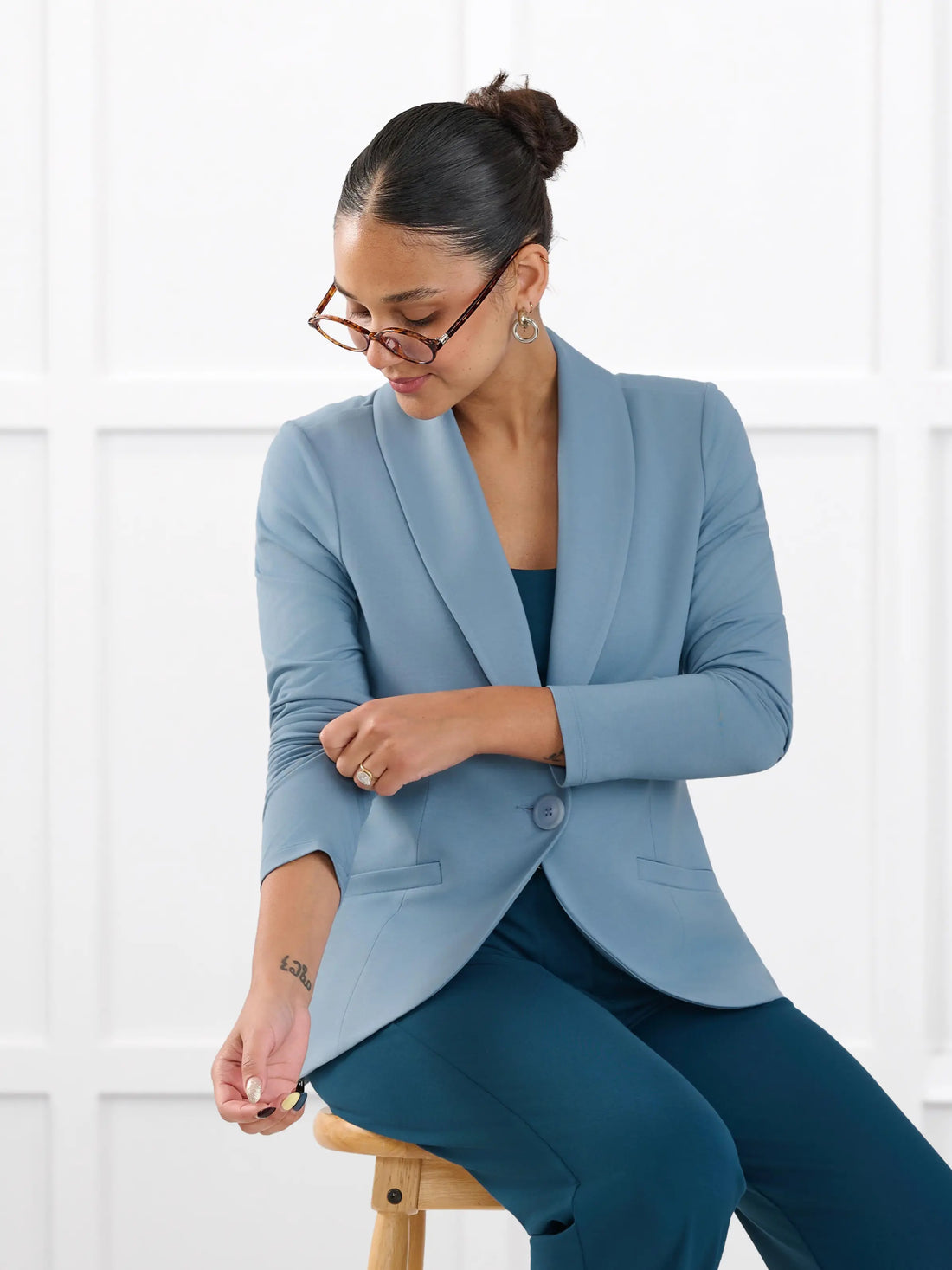 Emily soft stretchy blazer for women in Steel blue on model Meron, size XS Regular @Meron-XS-regular 