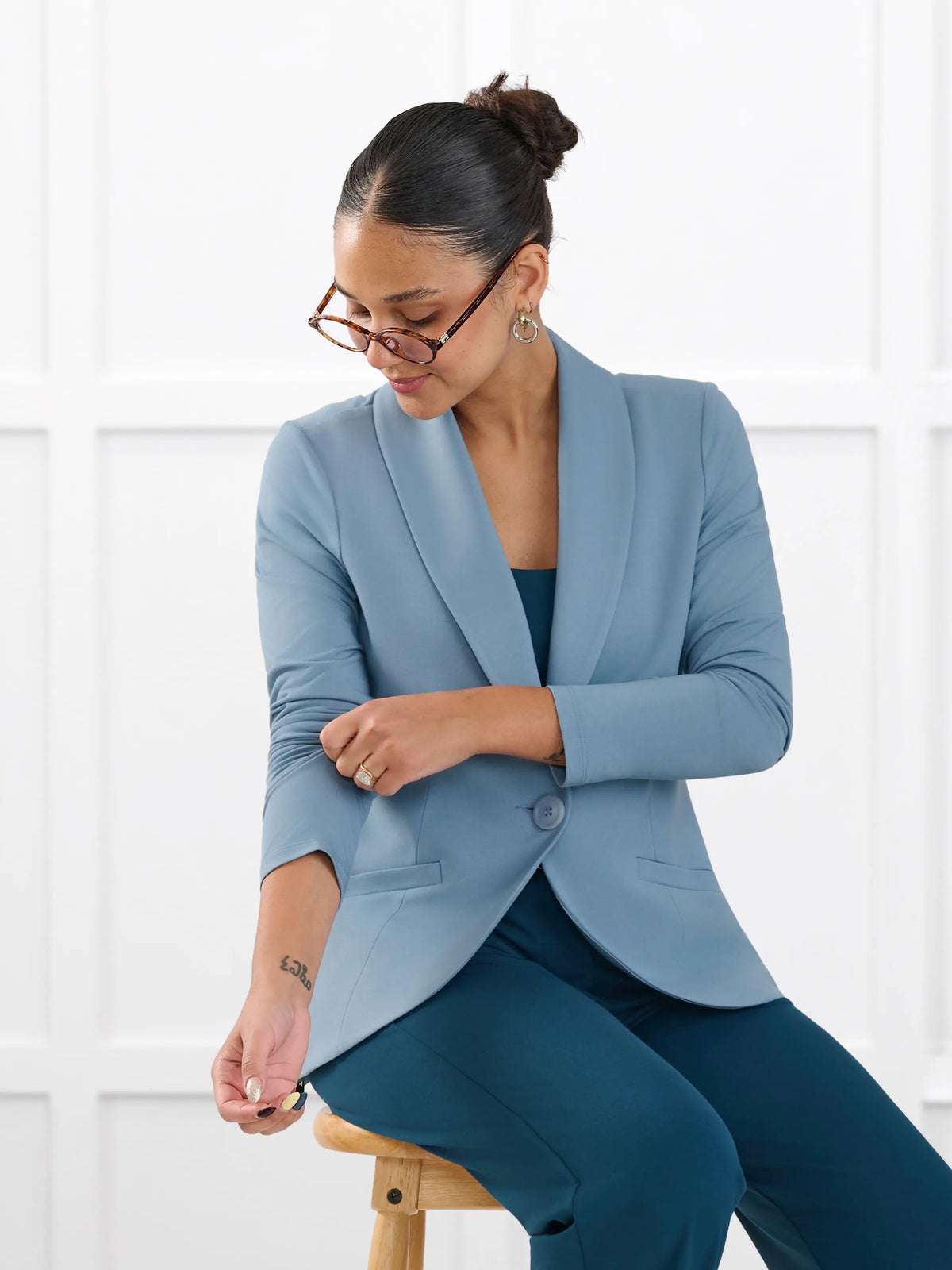 Emily soft stretchy blazer for women in Steel blue on model Meron, size XS Regular @Meron-XS-regular 