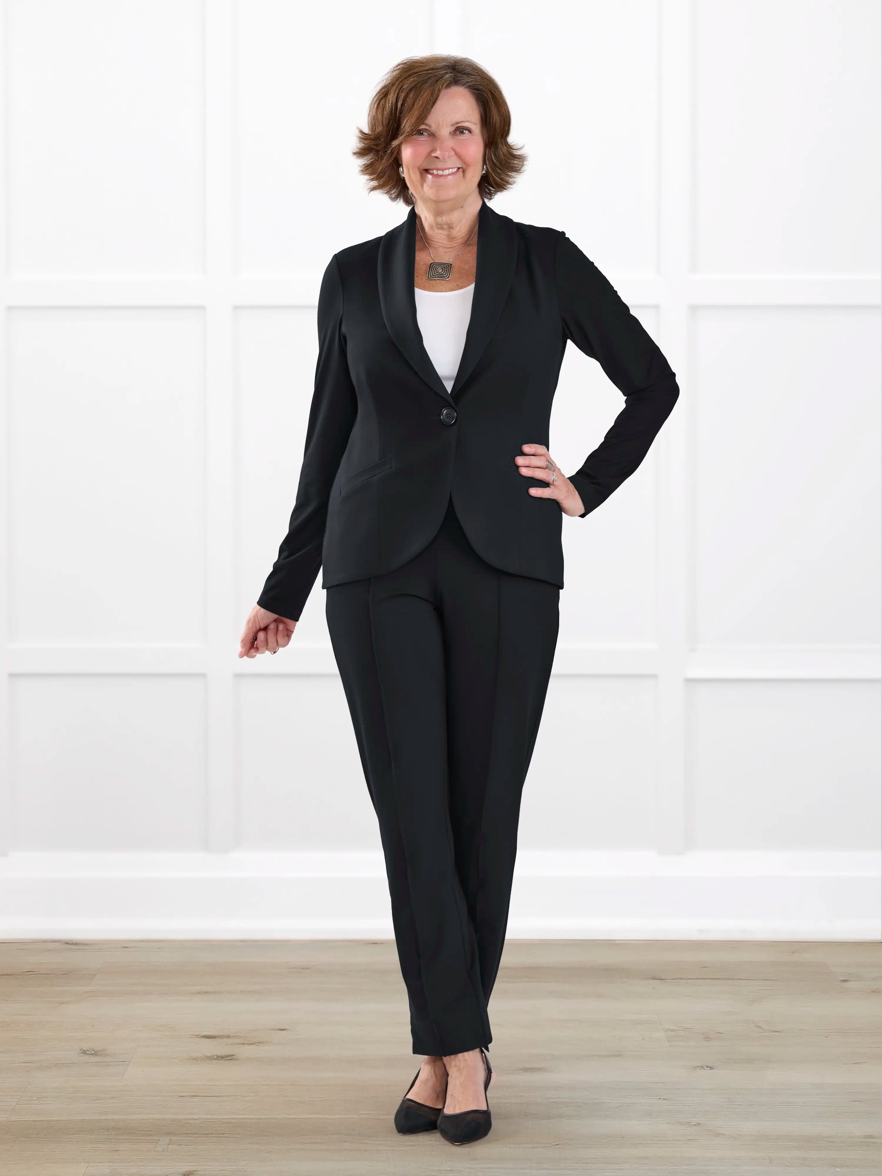 Emily soft blazer blazer for women in black on model Donna, size S regular @Donna-S-regular 