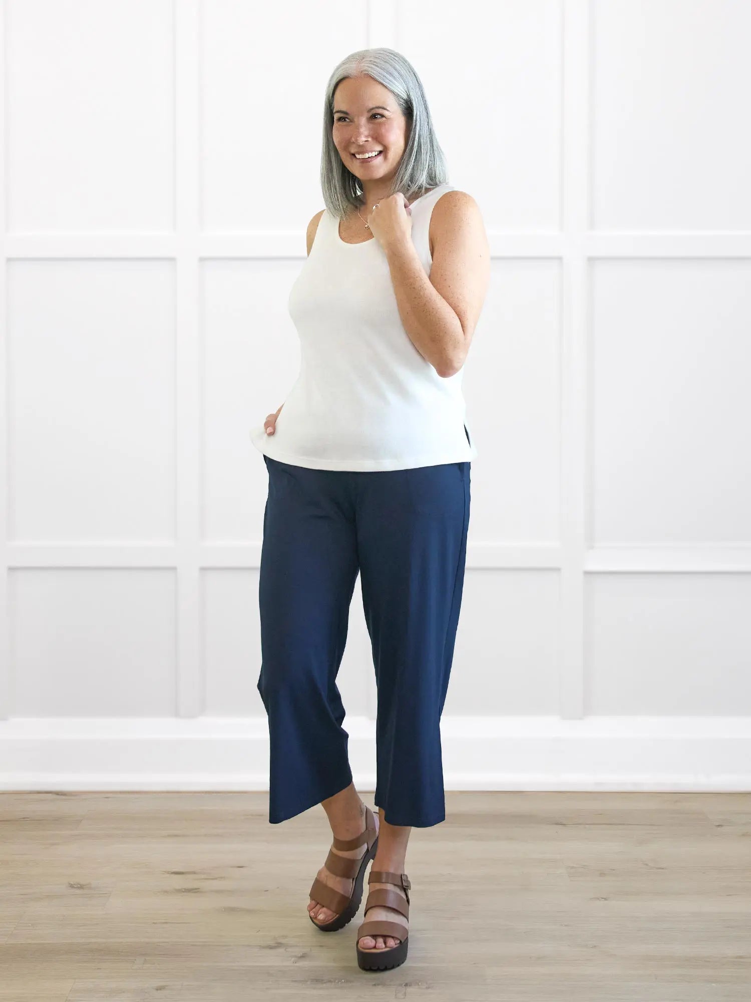Gabby straight leg pocket capri pant 00 in Navy on model Kerri, size S Regular @Kerri-S-regular 