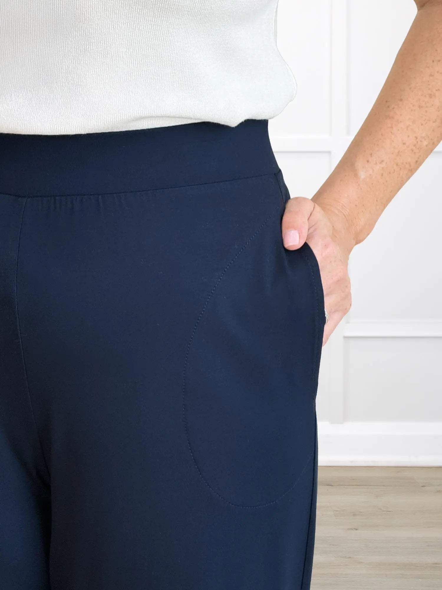 Gabby straight leg pocket capri pant in Navy 