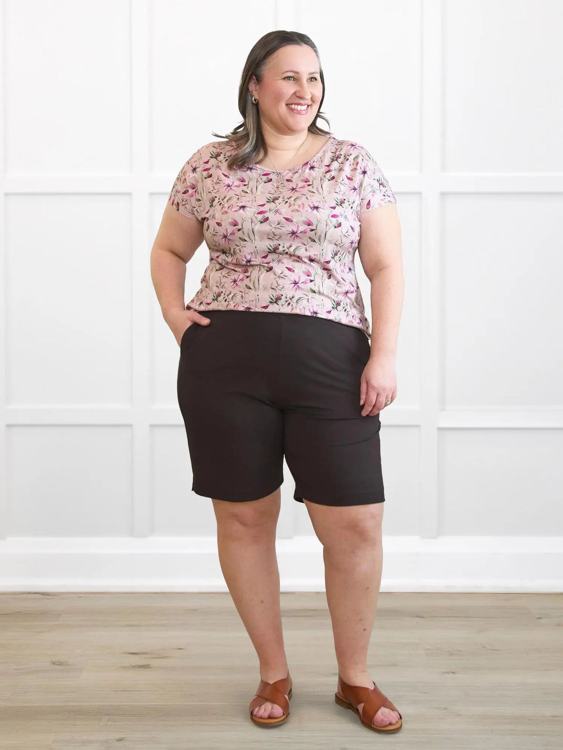 Irelynn bermuda pocket short for women 00 in Dark chocolate on model Cristina, size XXL @Cristina-XXL 
