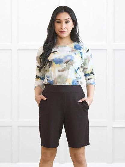 Irelynn bermuda pocket short for women in Dark chocolate on model Yasmine, size XS @Yasmine-XS 