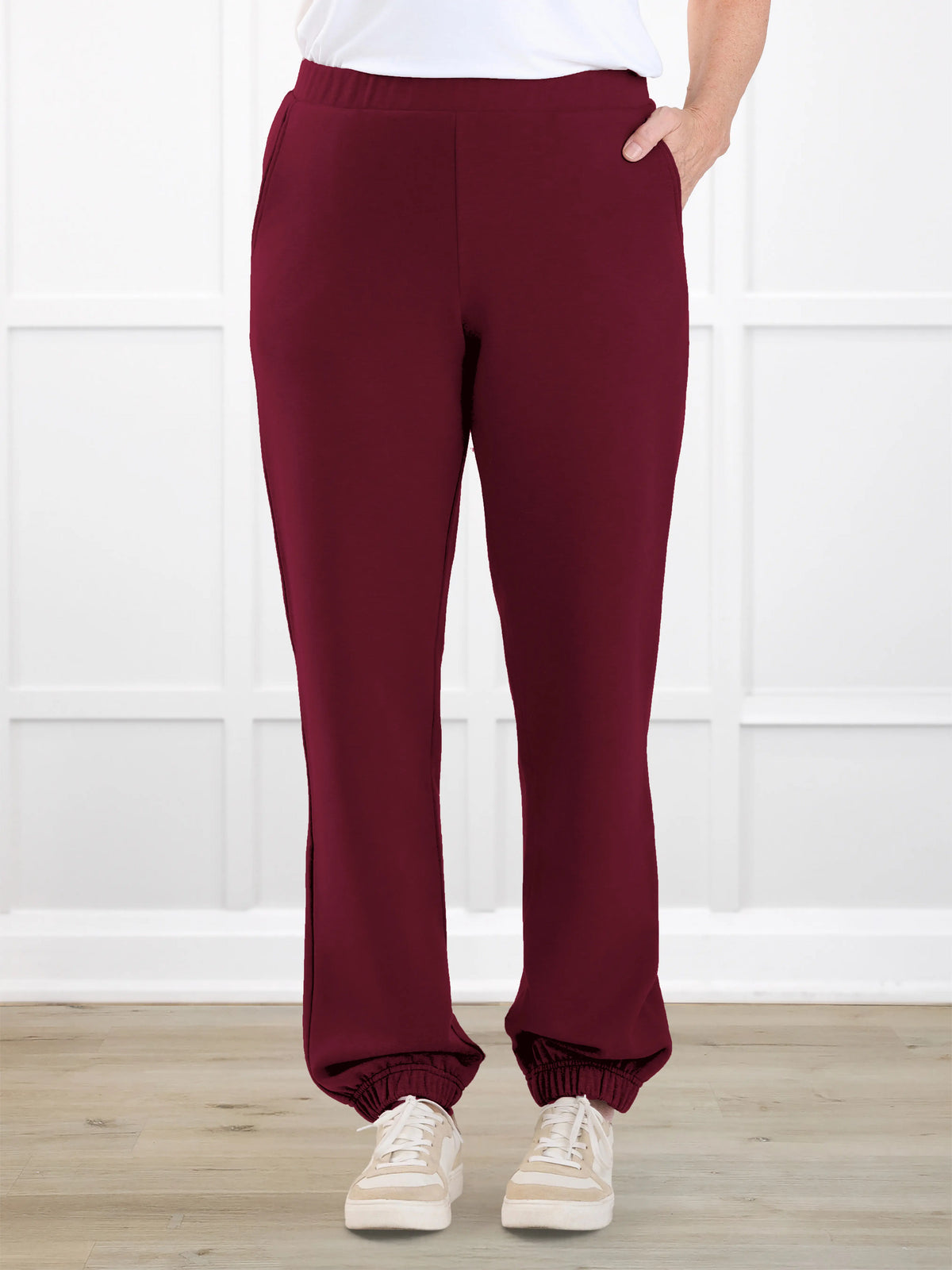 Jaylinn mid rise fleece jogger for women in Merlot 
