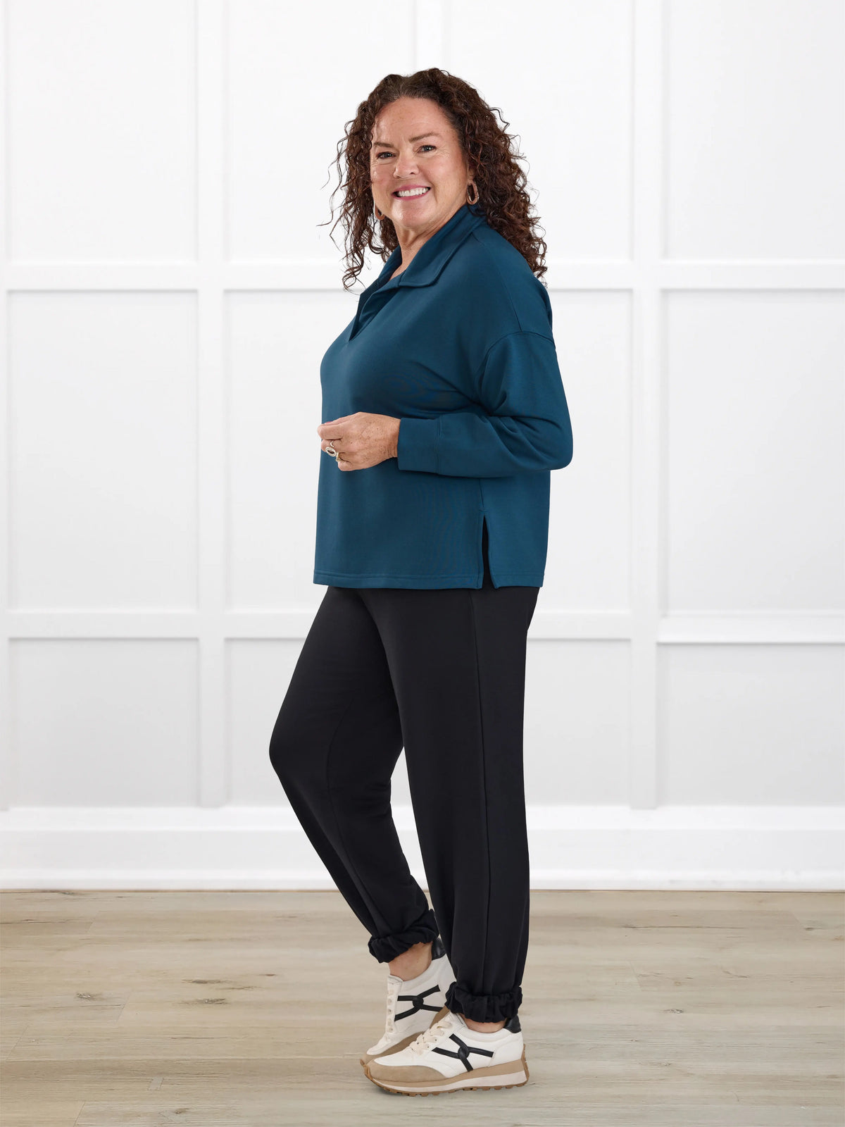 Jaylinn mid rise fleece jogger for women in Black on model Kerri, size M @Kerri-M 
