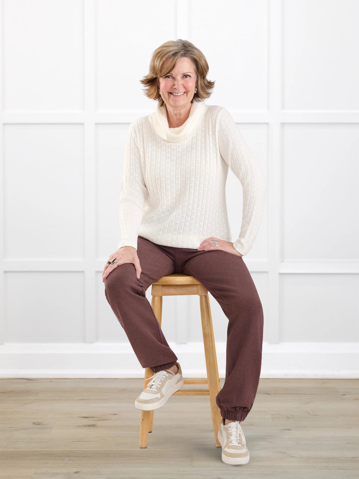 Jaylinn mid rise fleece jogger for women in Brown melange on model Donna, size S @Donna-S 