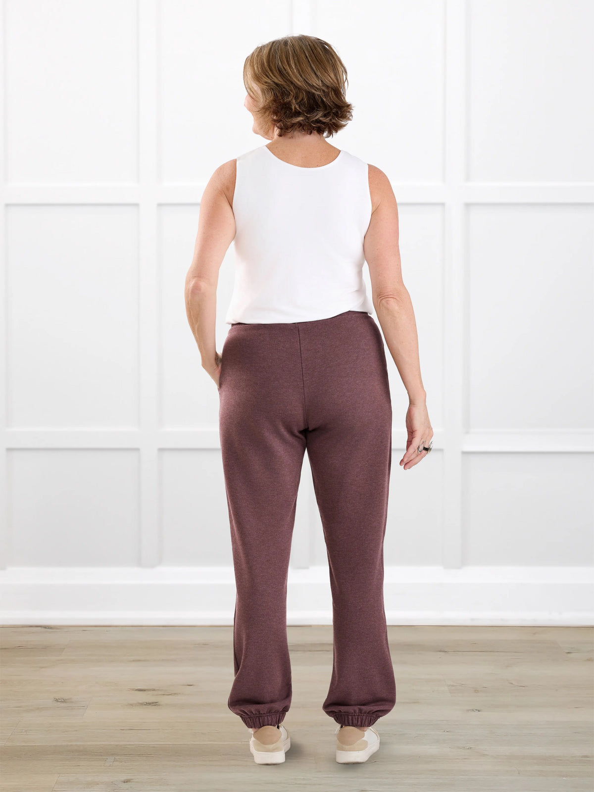 Jaylinn mid rise fleece jogger for women in Brown melange on model Donna, size S @Donna-S 