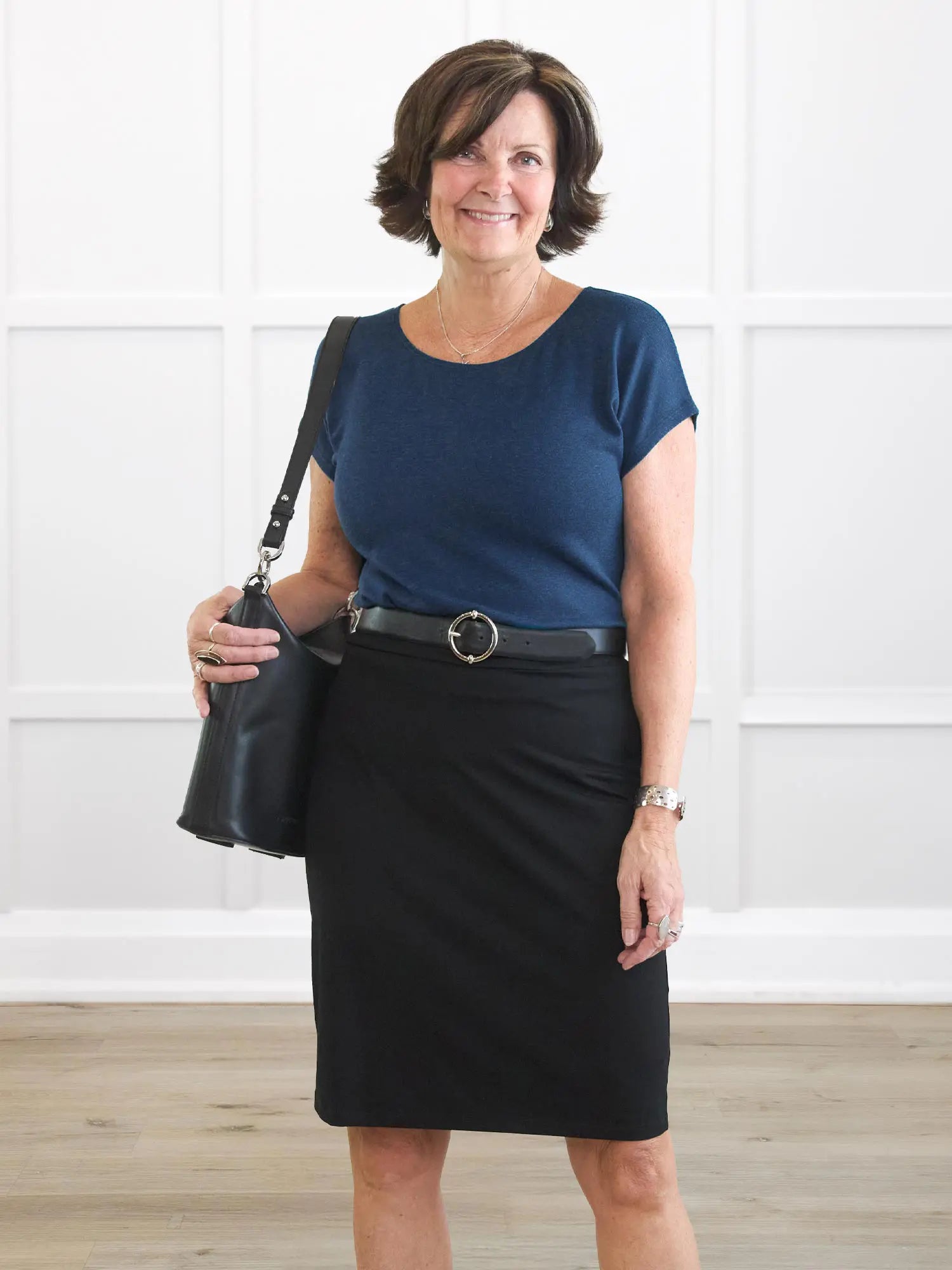 Jilly pull on pencil skirt for women 00 in Black on model Donna, size S @Donna-S 