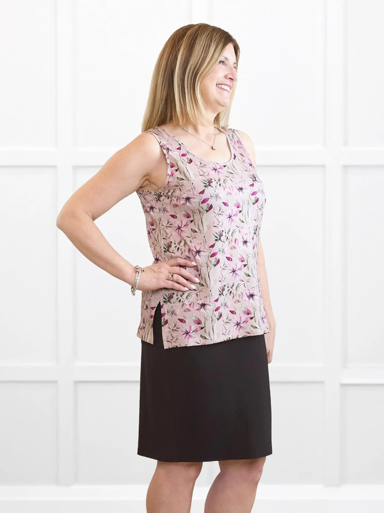 Jilly pull on pencil skirt for women 00 in Dark chocolate on model Natasha, size S @Natasha-S 