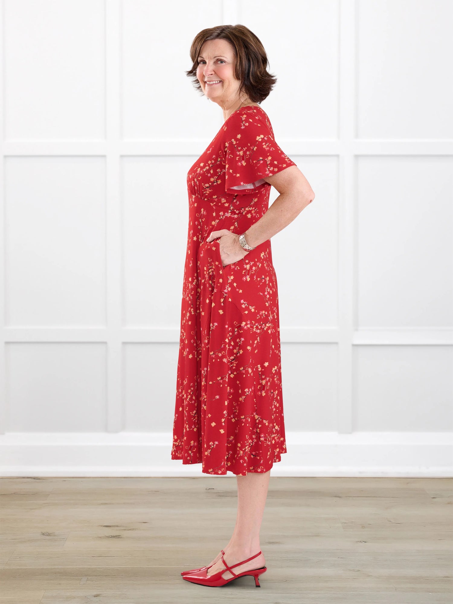 Juliana flutter sleeve midi dress for women in Chili blossom on model Donna, size S Regular @Donna-S-regular 