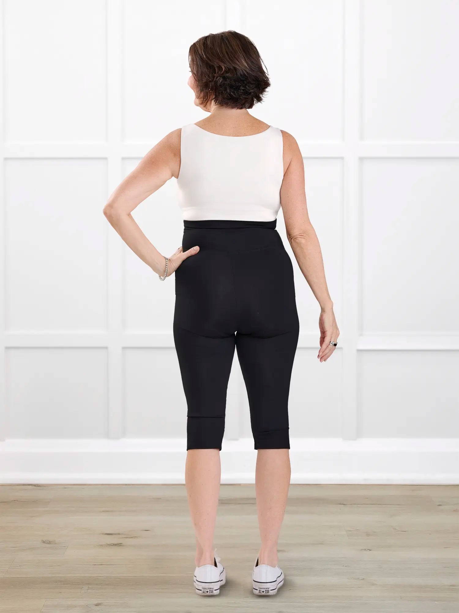 Kaede high waisted knee length legging for women in Black on model Donna, size S @Donna-S 