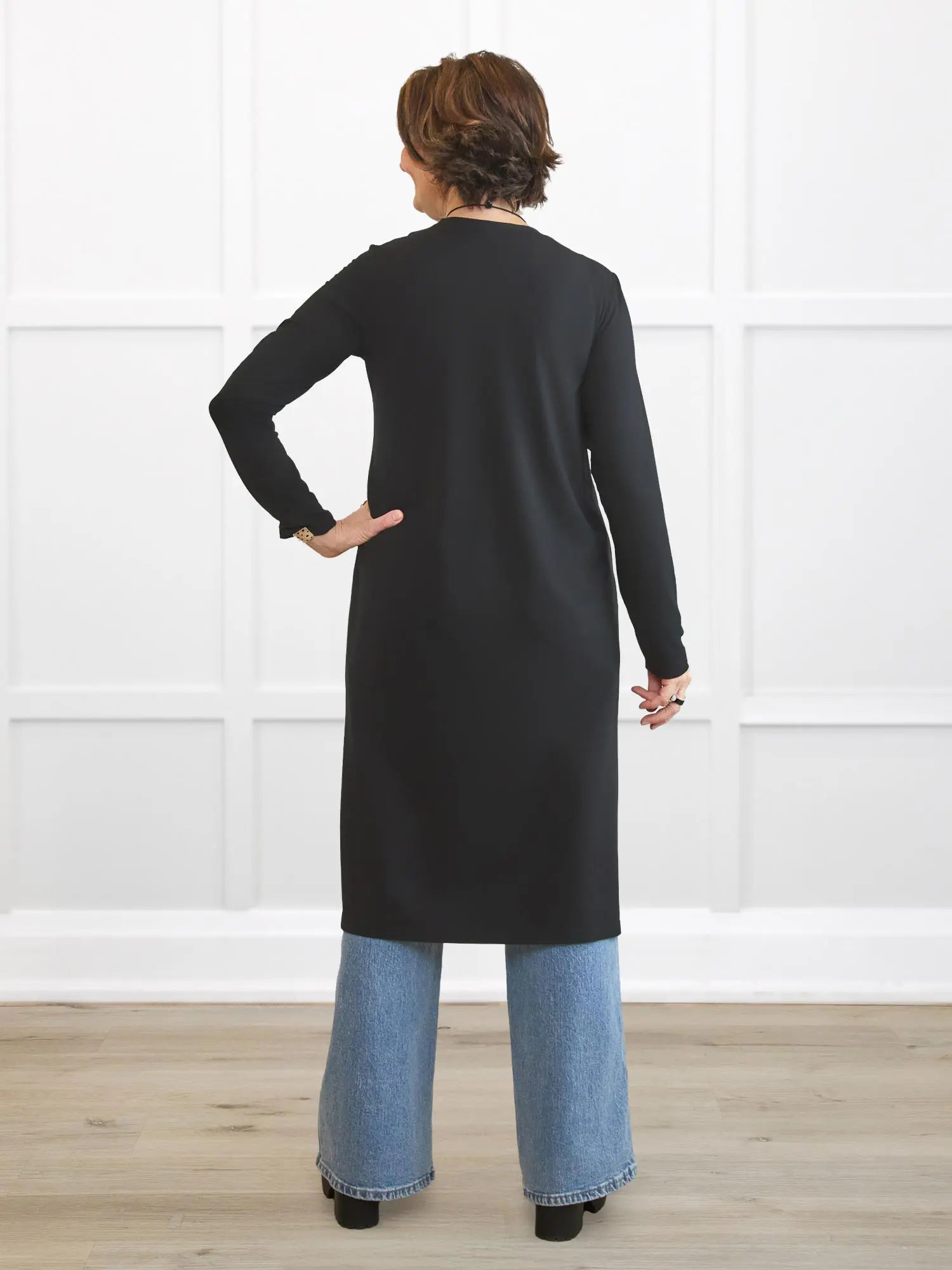 Larissa duster cardigan with pockets for women in Black on model Donna, size S Regular @Donna-S-regular 