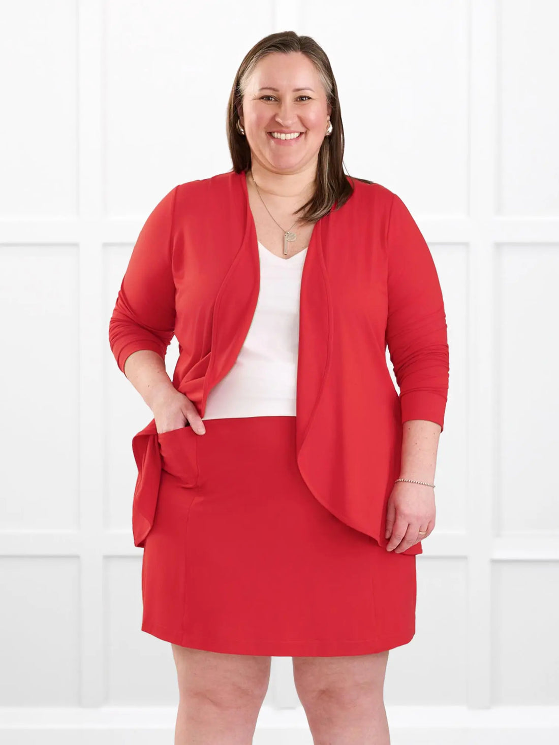 Lilah waterfall cardigan with pockets for women in Chili on model Cristina, size XXL Regular @Cristina-XXL-regular 