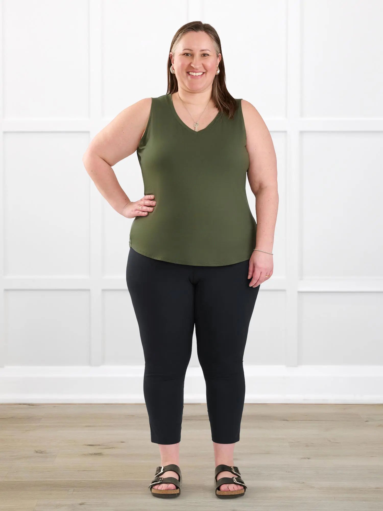 Lisa2 high waisted capri legging for women in Black on model Cristina, size XXL @Cristina-XXL 