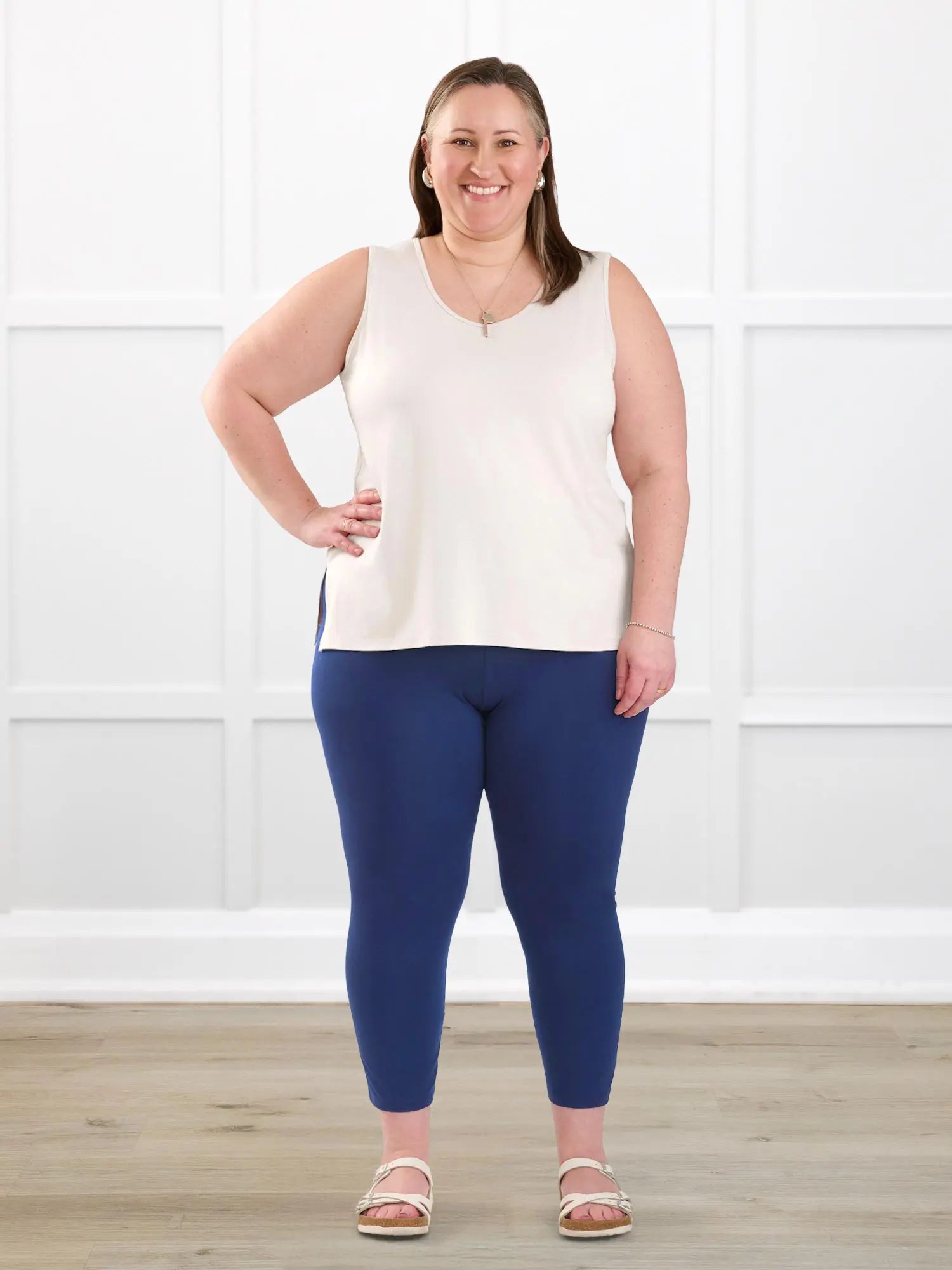 Lisa2 high waisted capri legging for women in Marine on model Cristina, size XXL @Cristina-XXL 