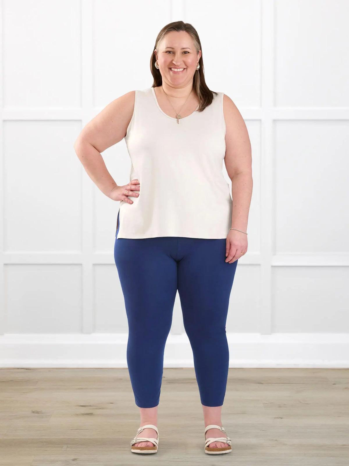 Lisa2 high waisted capri legging for women in Marine on model Cristina, size XXL @Cristina-XXL 