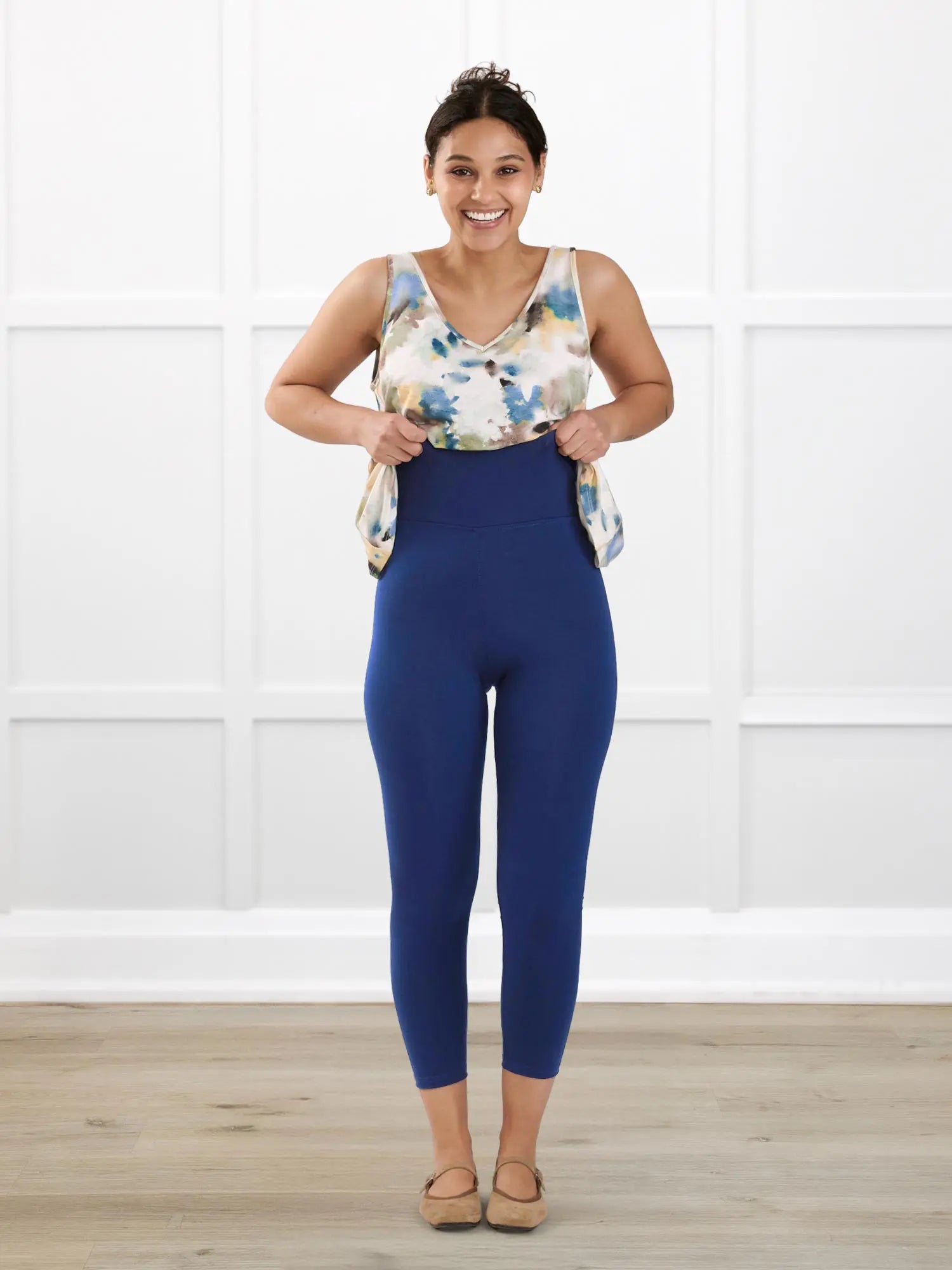 Lisa2 high waisted capri legging for women in Marine on model Meron, size XS @Meron-XS 