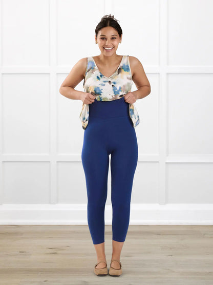 Lisa2 high waisted capri legging for women in Marine on model Meron, size XS @Meron-XS 