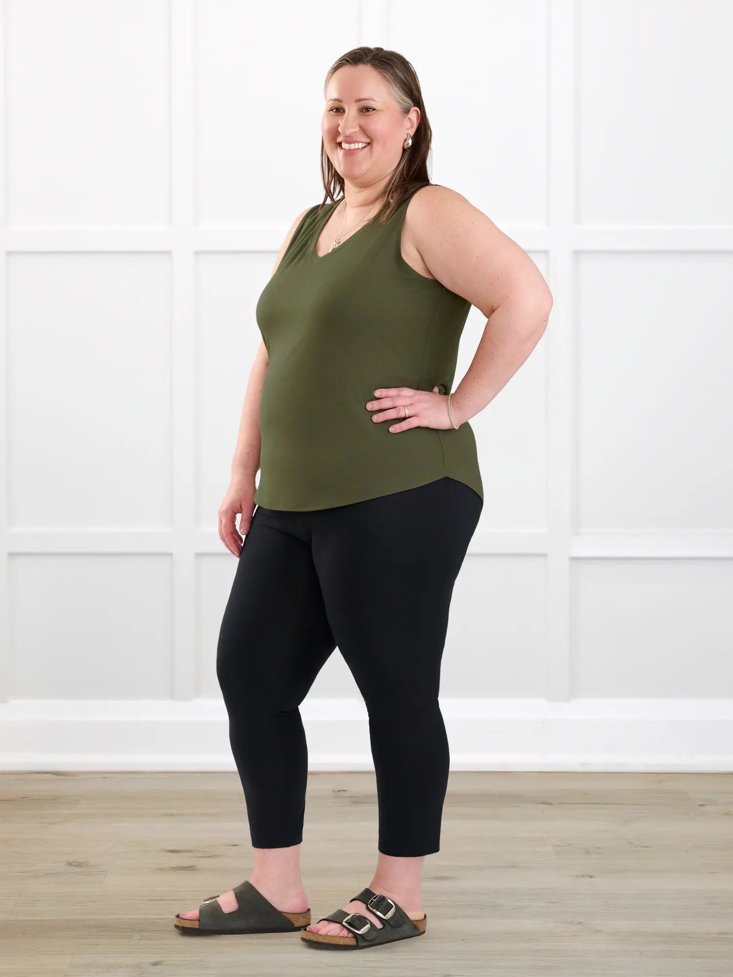 Lisa2 high waisted capri legging for women in Black on model Cristina, size XXL @Cristina-XXL 