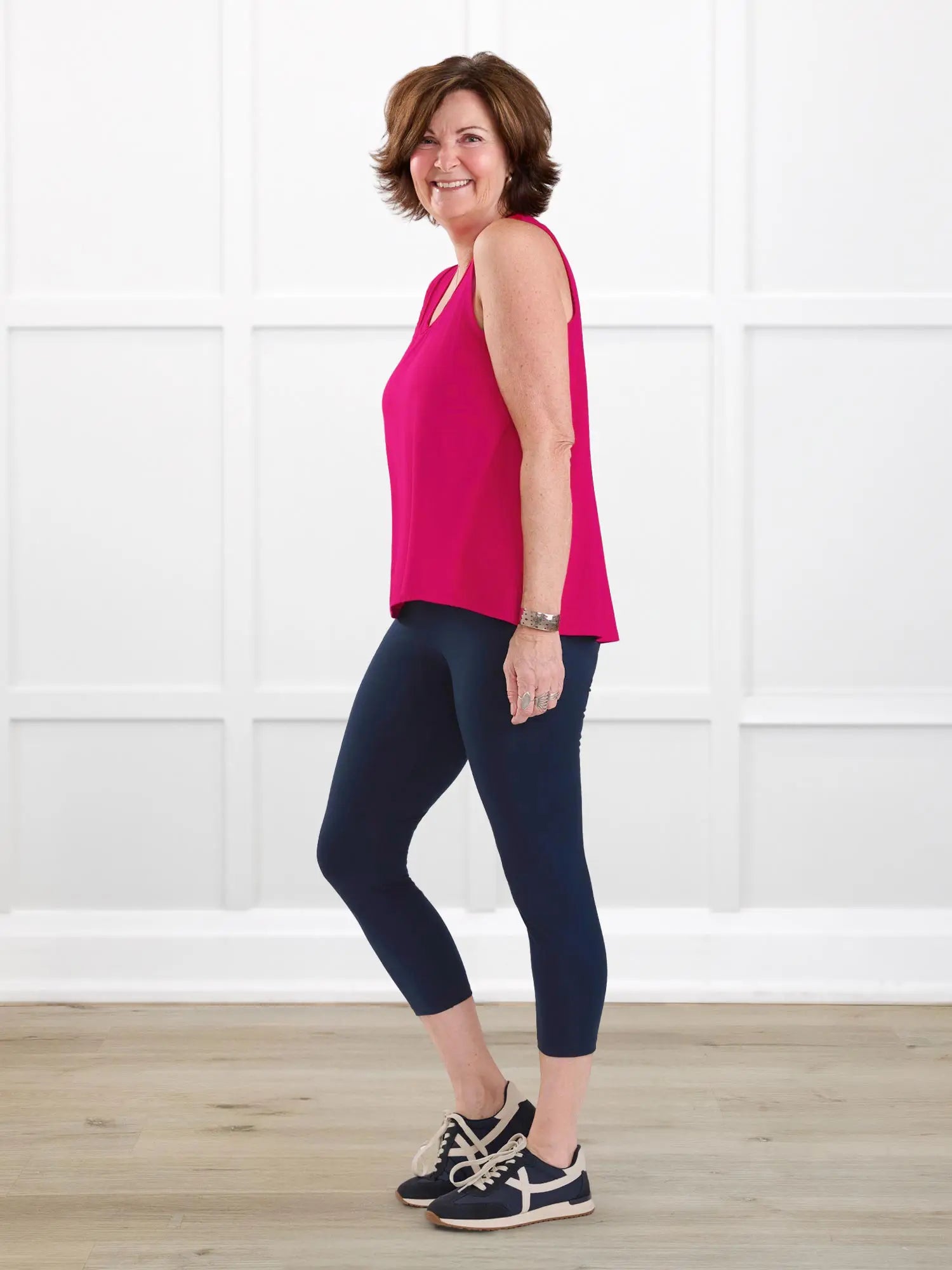 Lisa2 high waisted capri legging for women in Navy on model Donna, size S @Donna-S 