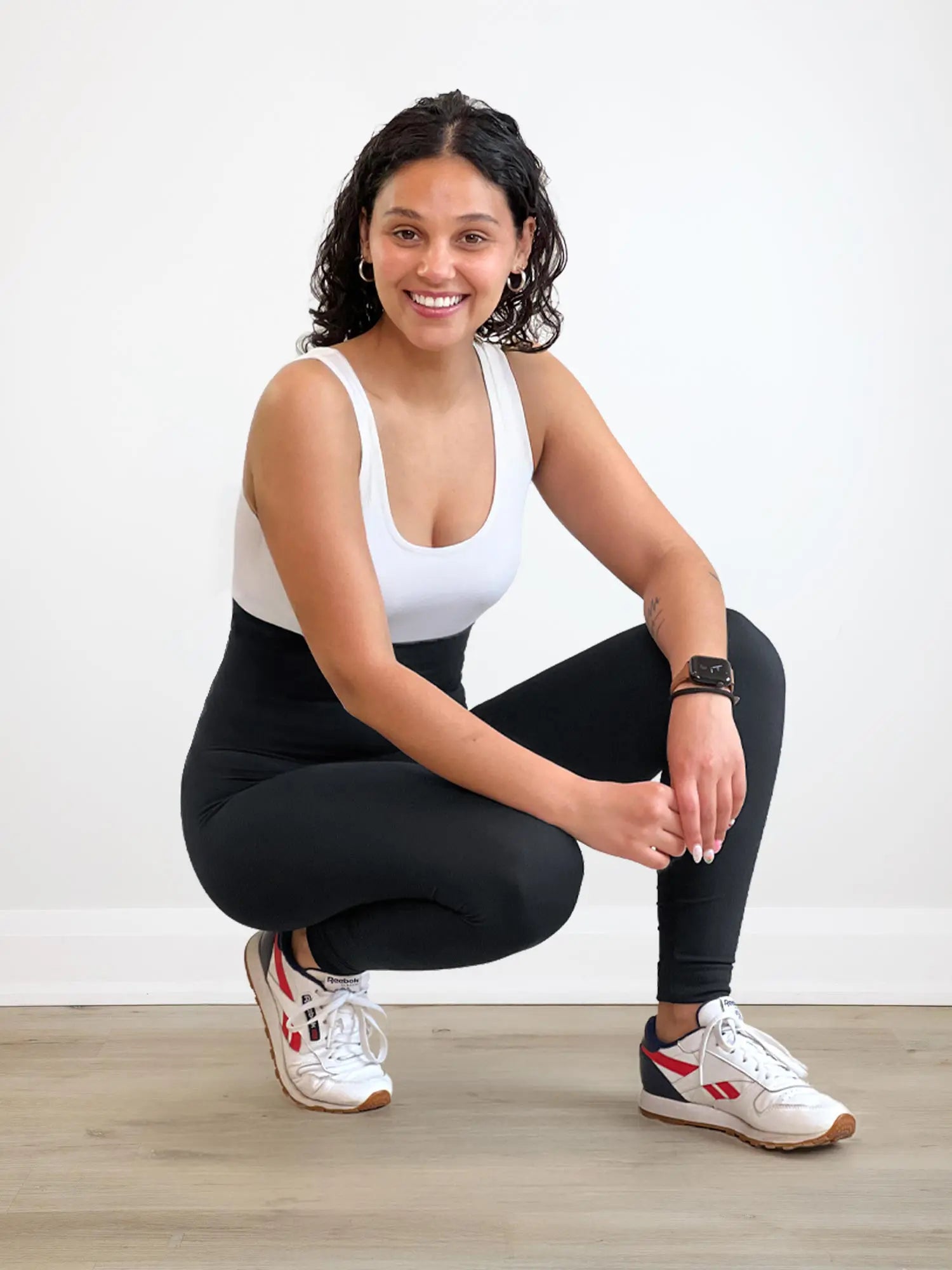 Lisa2 high waisted legging for women in Black on model Meron, size XS Regular @Meron-XS-regular 