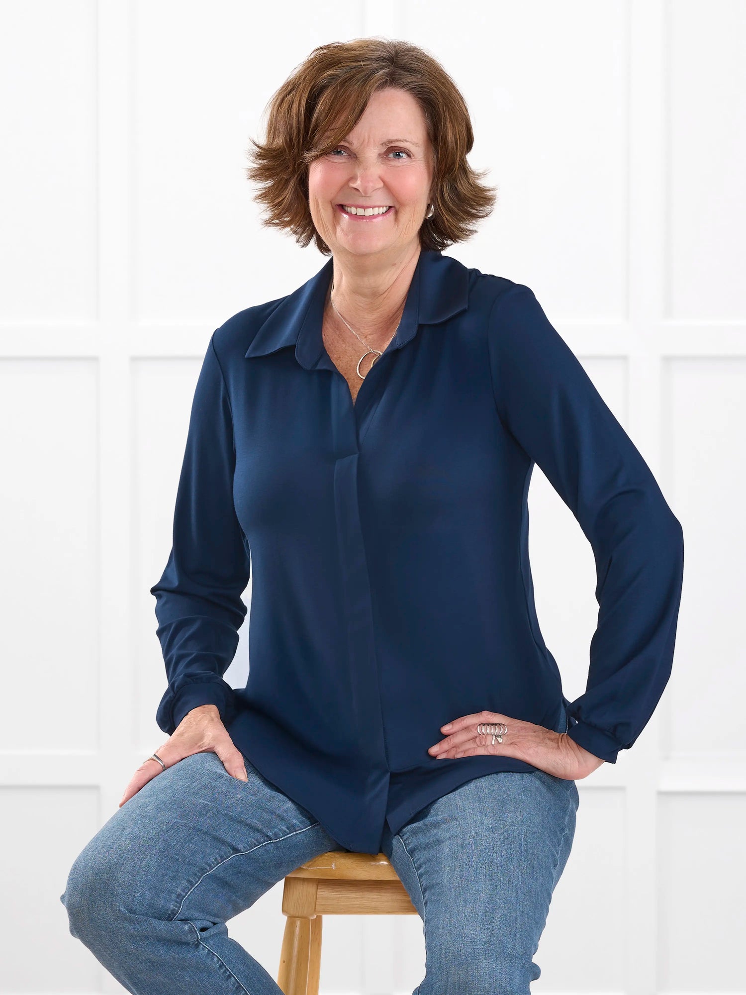 Lucia collared shirt for women in Navy on model Donna, size S Regular @Donna-S-regular 
