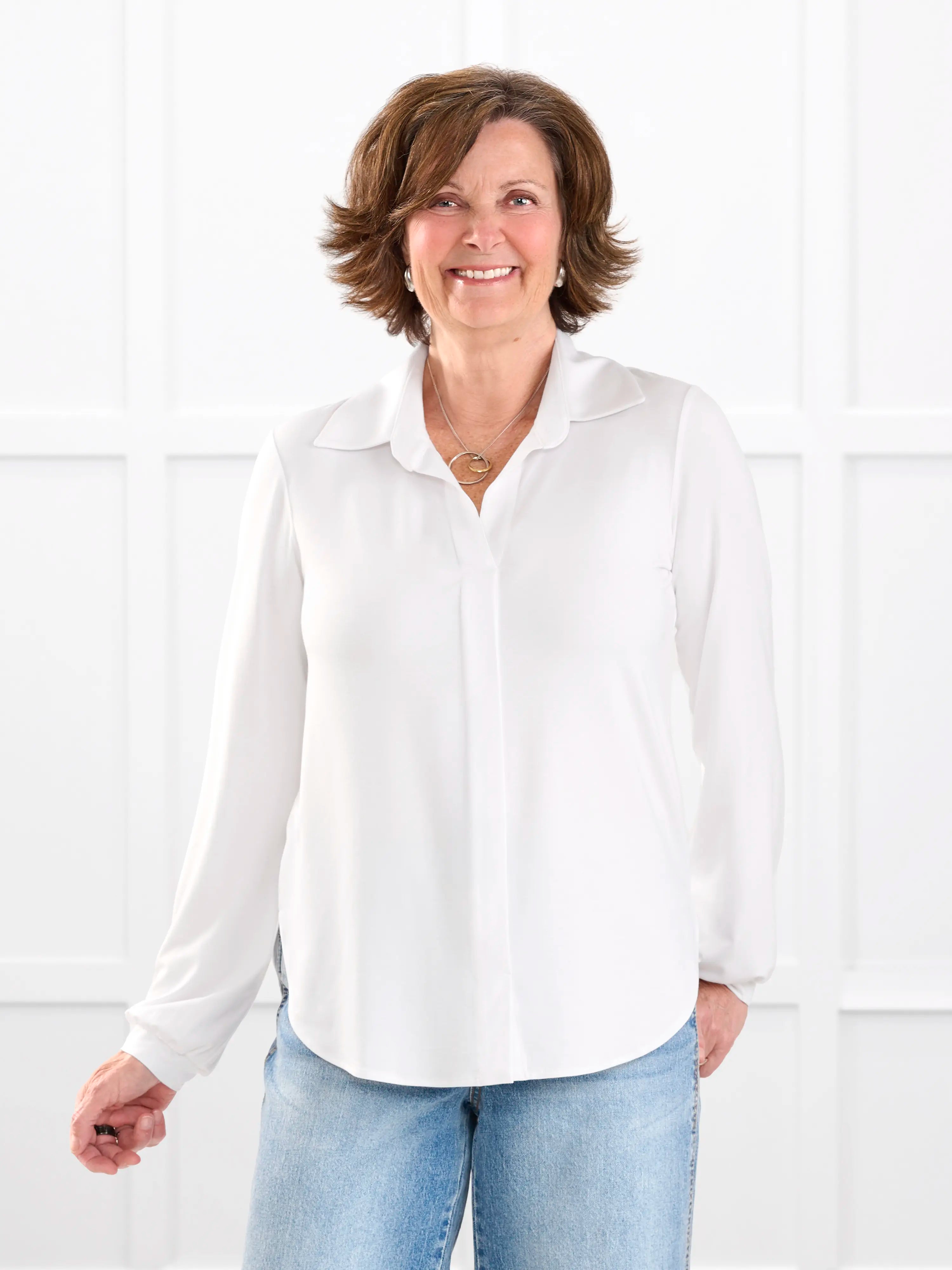 Lucia collared shirt for women in White on model Donna, size S Regular @Donna-S-regular 