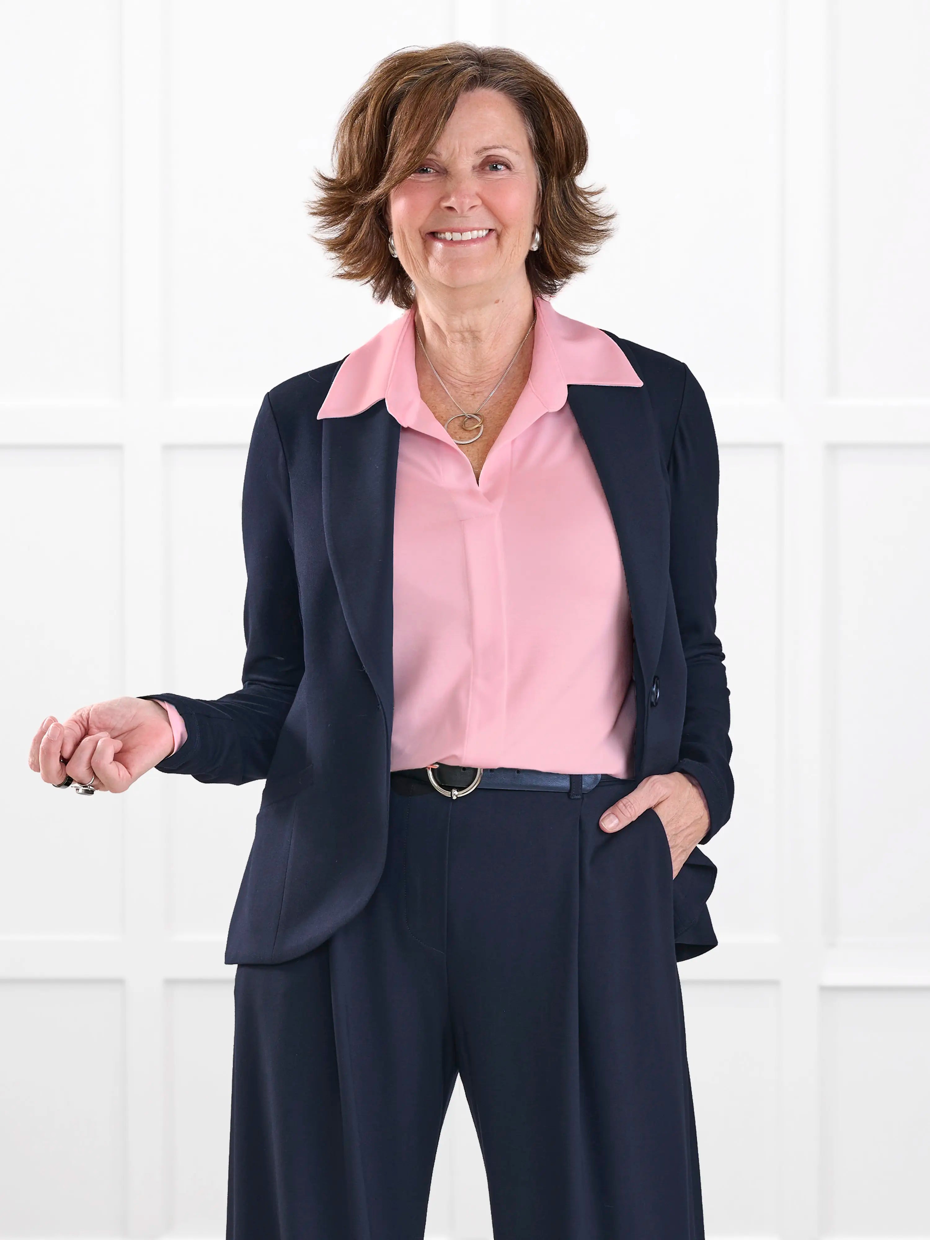 Lucia collared shirt for women in Rosebud on model Donna, size S Regular @Donna-S-regular 