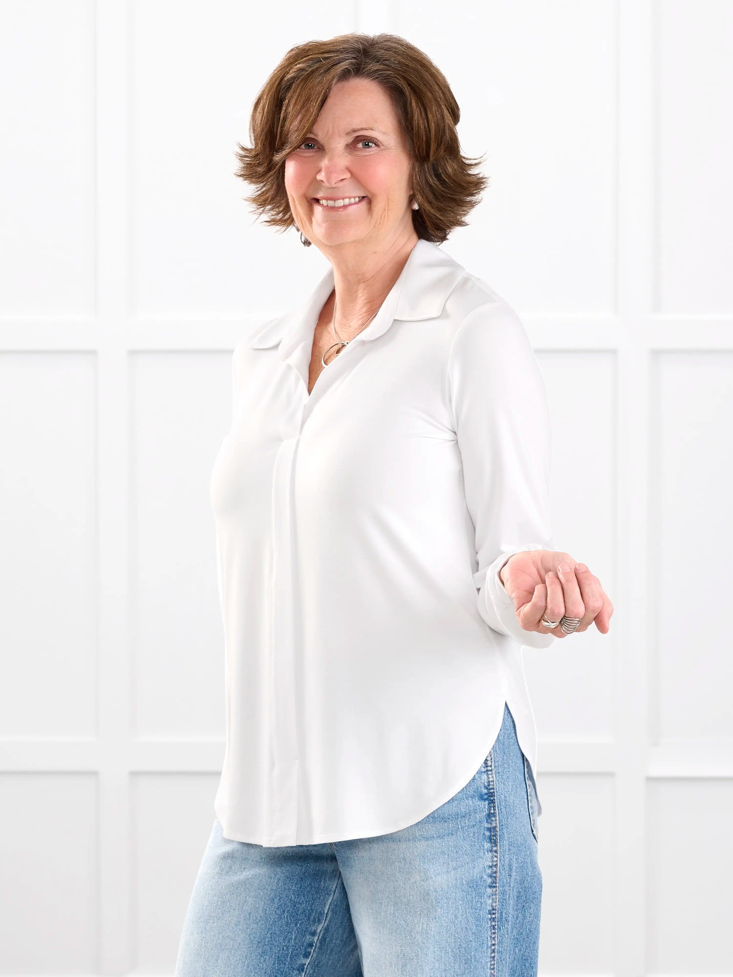 Lucia collared shirt for women in White on model Donna, size S Regular @Donna-S-regular 