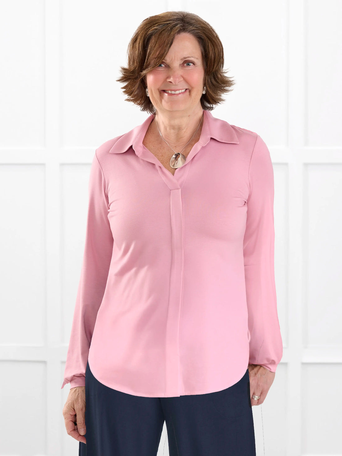 Lucia collared shirt for women in Rosebud on model Donna, size S Regular @Donna-S-regular 