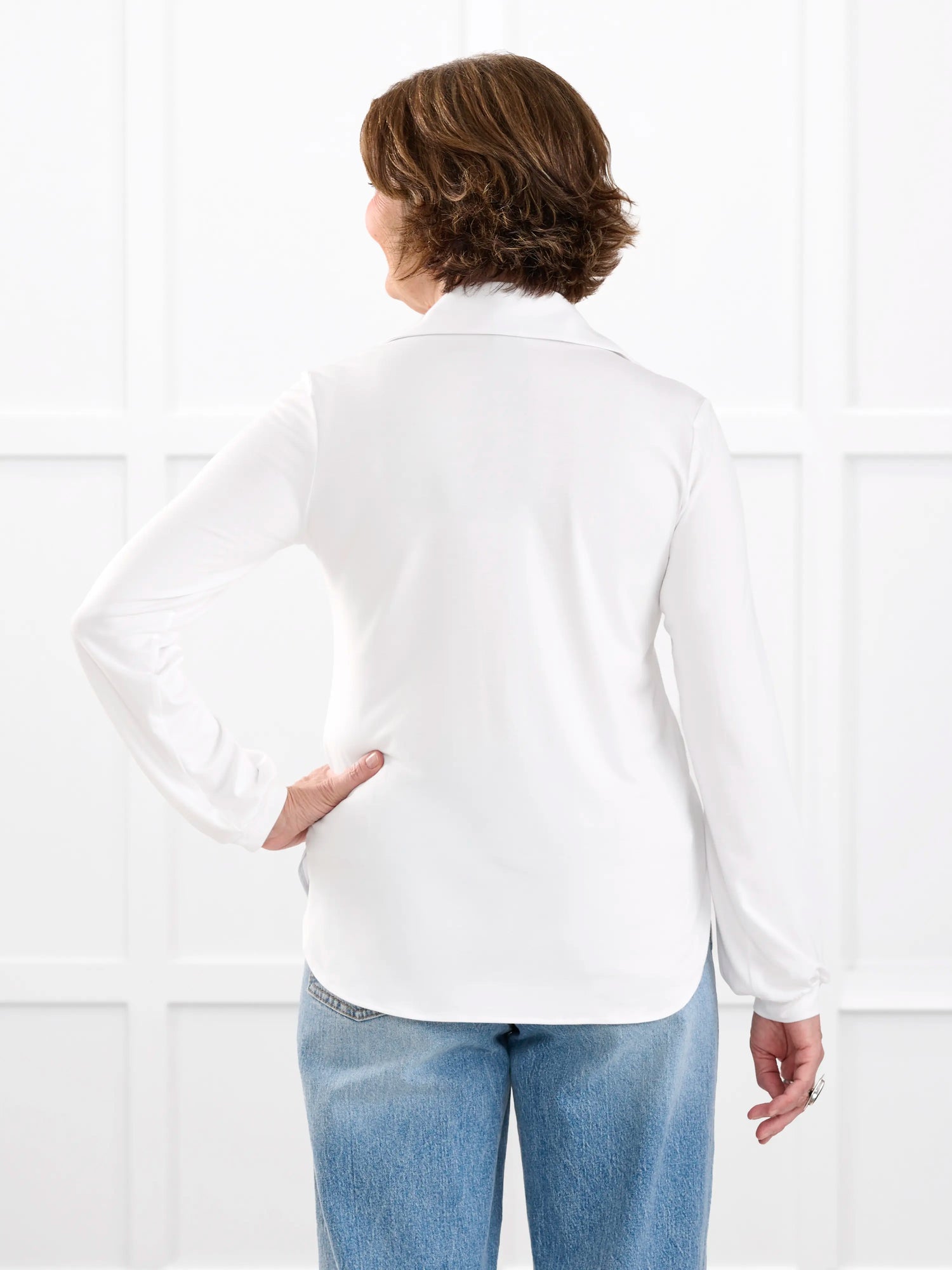 Lucia collared shirt for women in White on model Donna, size S Regular @Donna-S-regular 