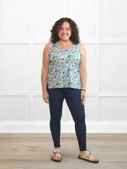 Lucy mid rise legging for women in Navy on model Kerri, size M @Kerri-M 