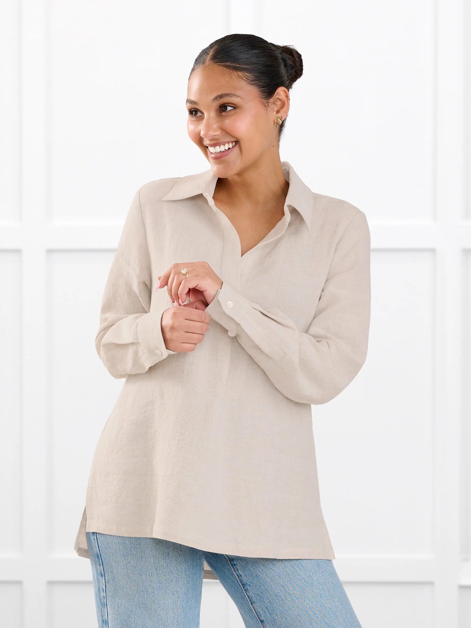 Mali linen collared top for women in Sand linen on model Meron, size XS @Meron-XS 