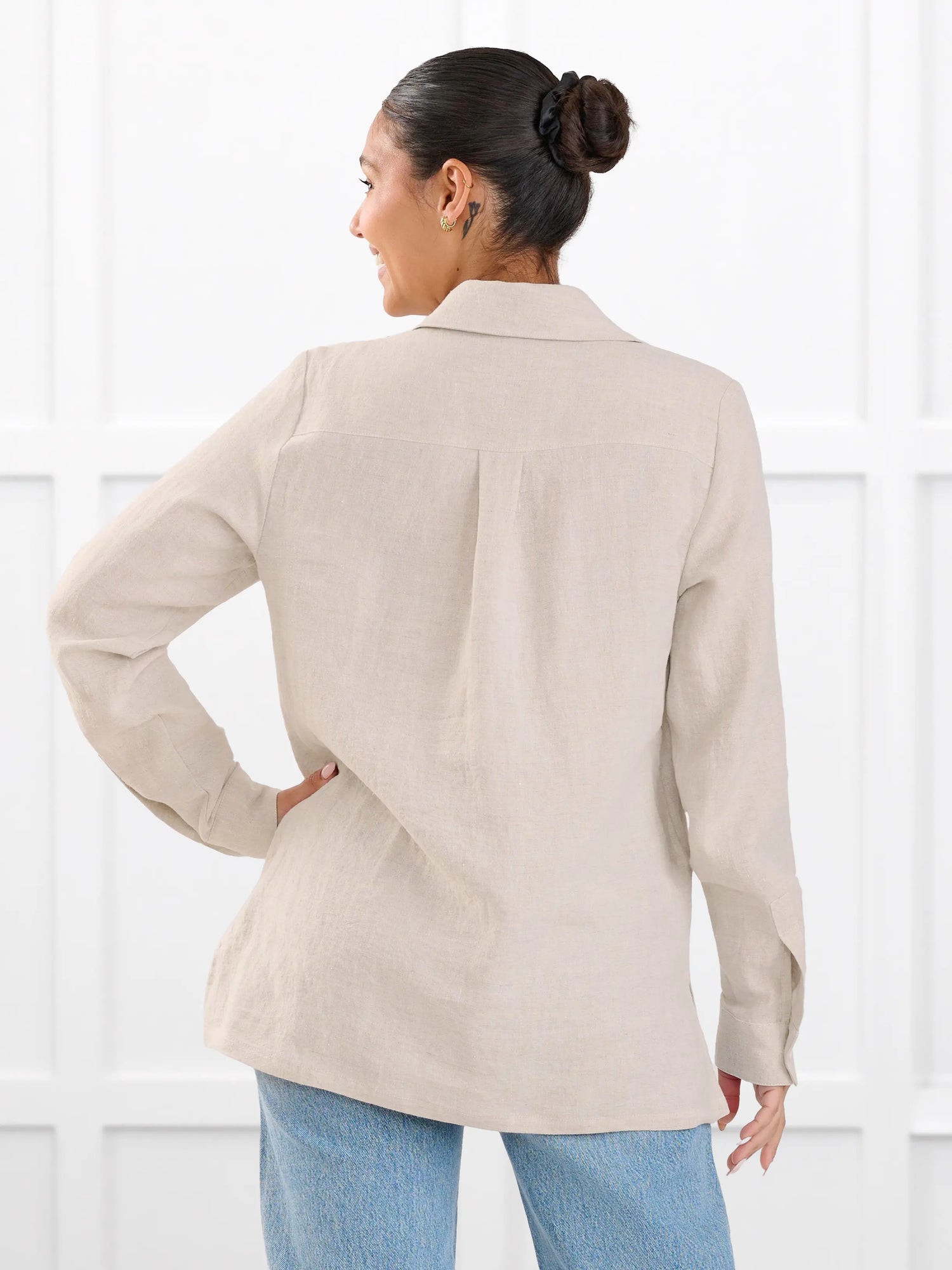Mali linen collared top for women in Sand linen on model Meron, size XS @Meron-XS 