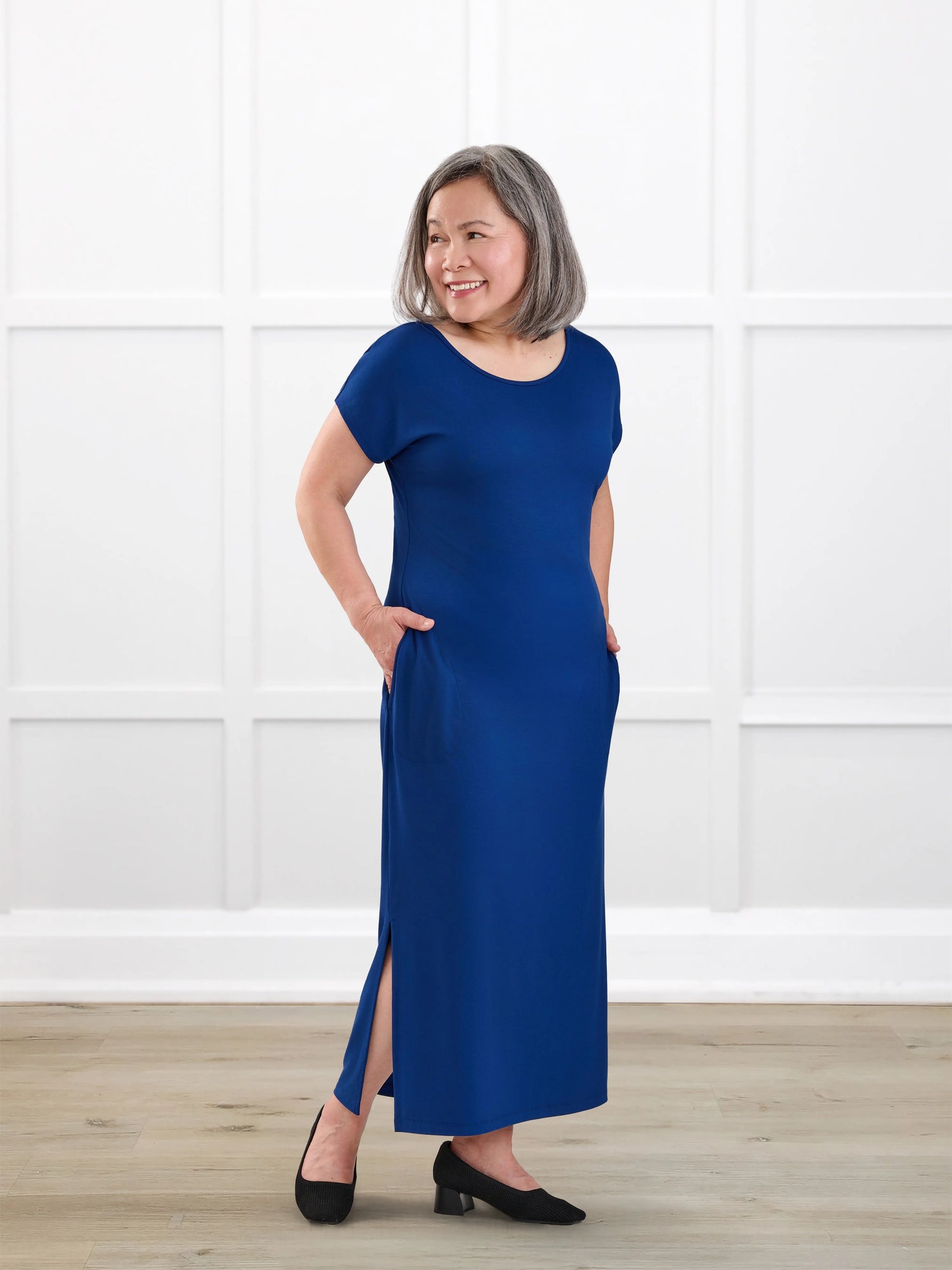 Marilla t shirt midi pocket dress for women in Ink blue on model Terry, size S @Terry-S 