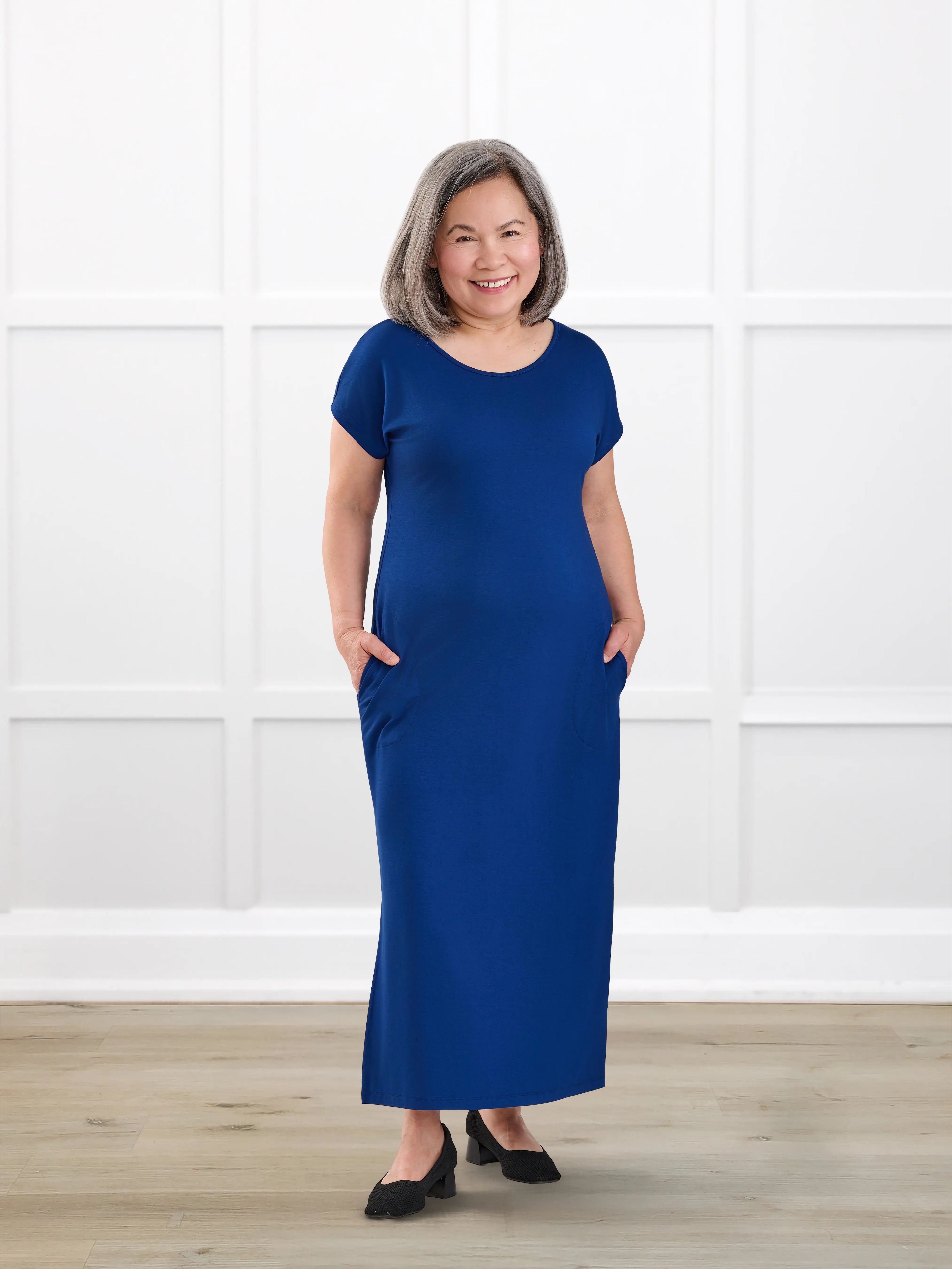 Marilla t shirt midi pocket dress for women in Ink blue on model Terry, size S @Terry-S 