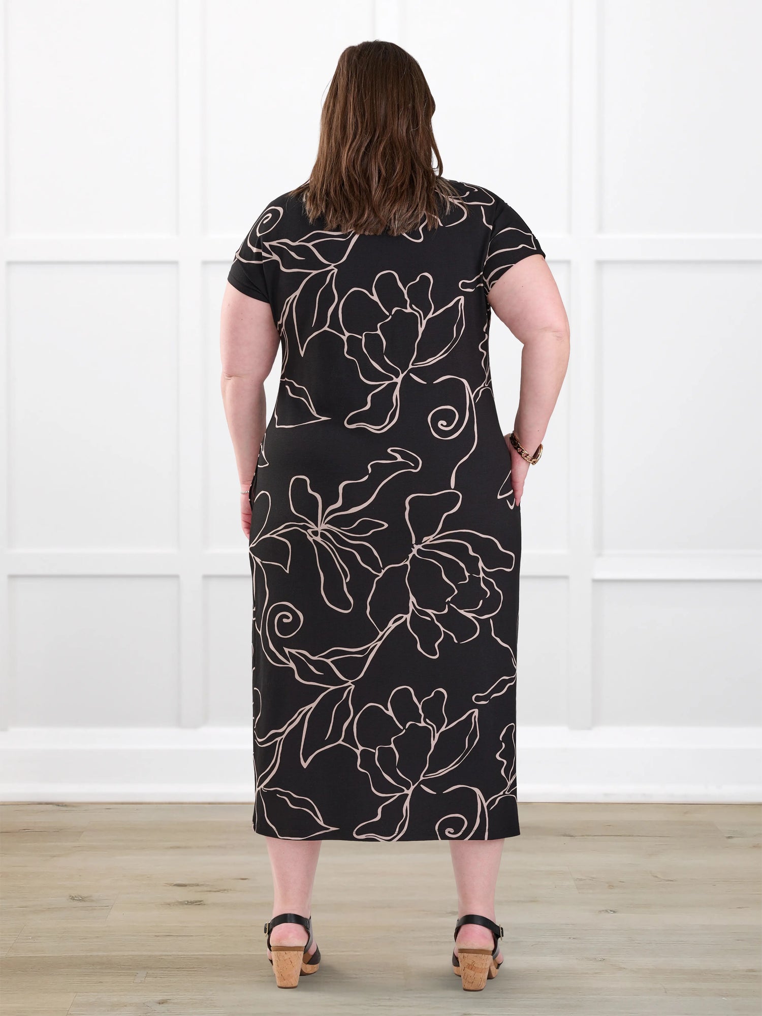 Marilla t shirt midi pocket dress for women in Contour floral on model Cristina, size XXL @Cristina-XXL 