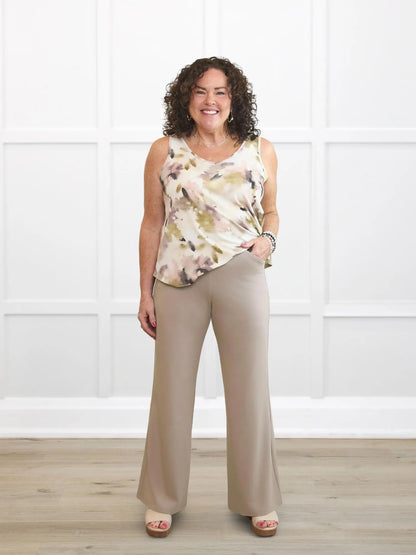 Reed high waisted pant with pockets for women in Portobello on model Kerri, size M Petite @Kerri-M-petite 