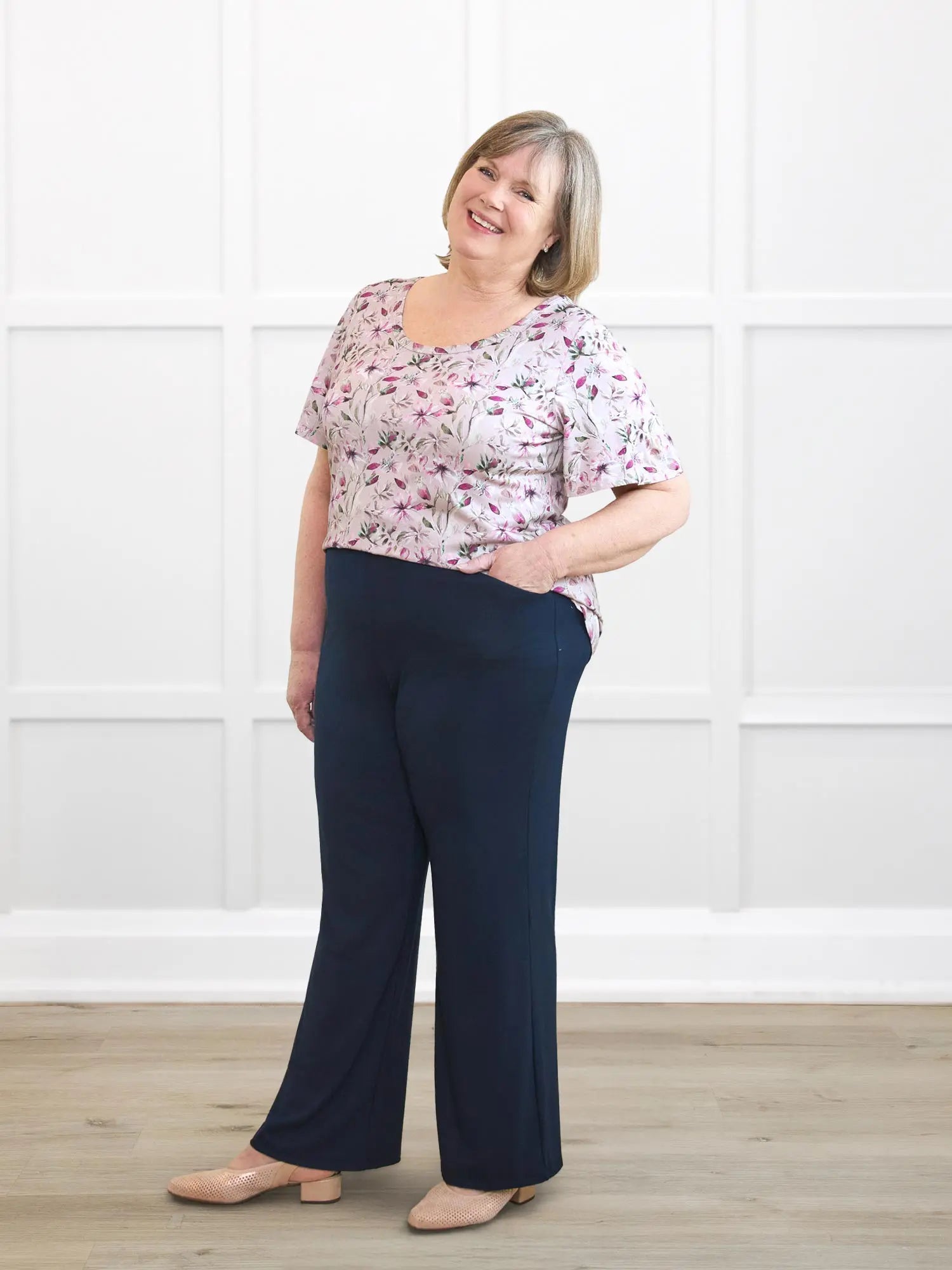 Reed high waisted pant with pockets for women in Navy on model Laurie, size XL Petite @Laurie-XL-petite 