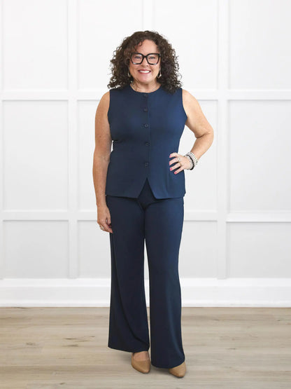 Reed high waisted pant with pockets for women in Navy on model Kerri, size M Petite @Kerri-M-petite 
