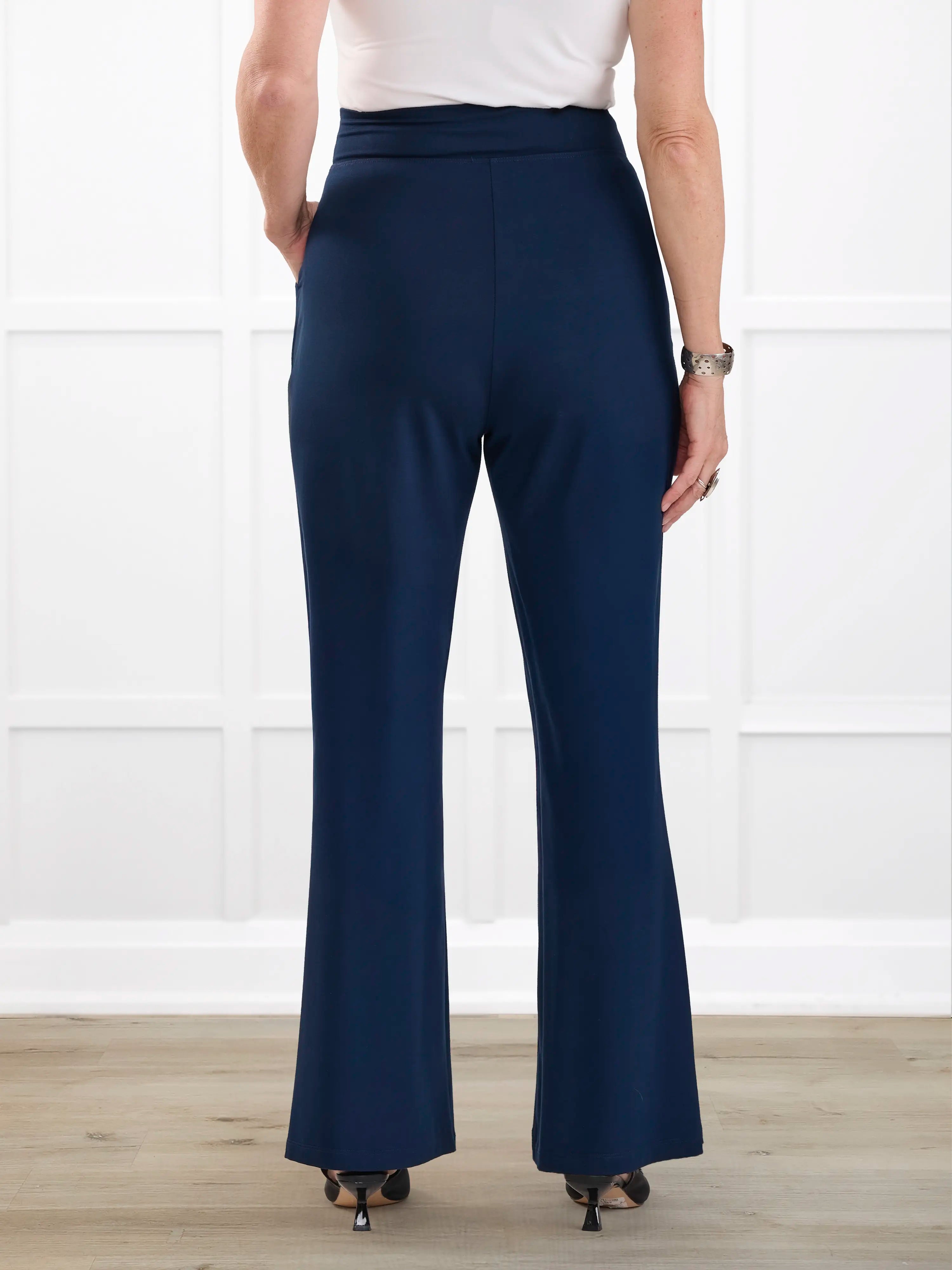 Reed high waisted pant with pockets for women in Navy 