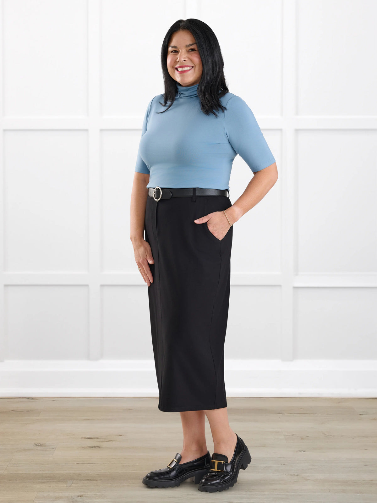 Rubina midi pencil skirt with pockets for women in Black on model Jenn, size M @Jenn-M 