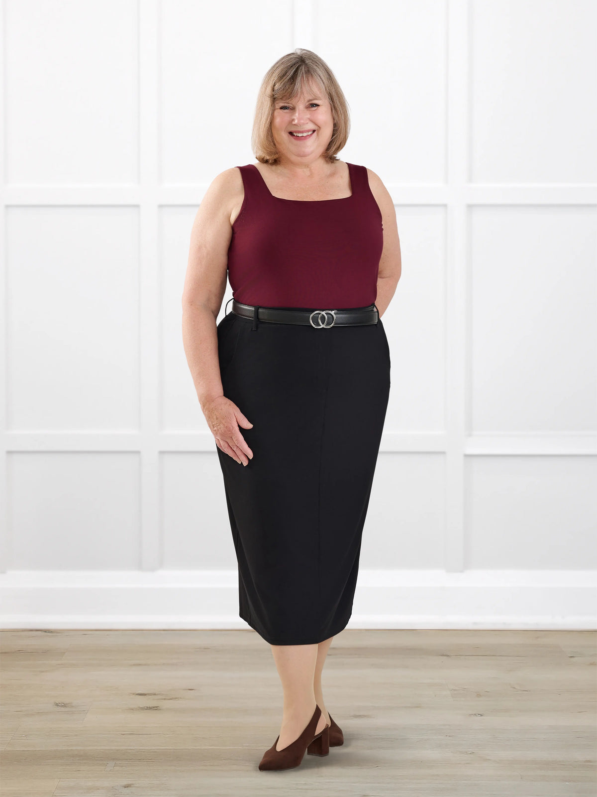 Rubina midi pencil skirt with pockets for women in Black on model Laurie, size XXL @Laurie-XXL 
